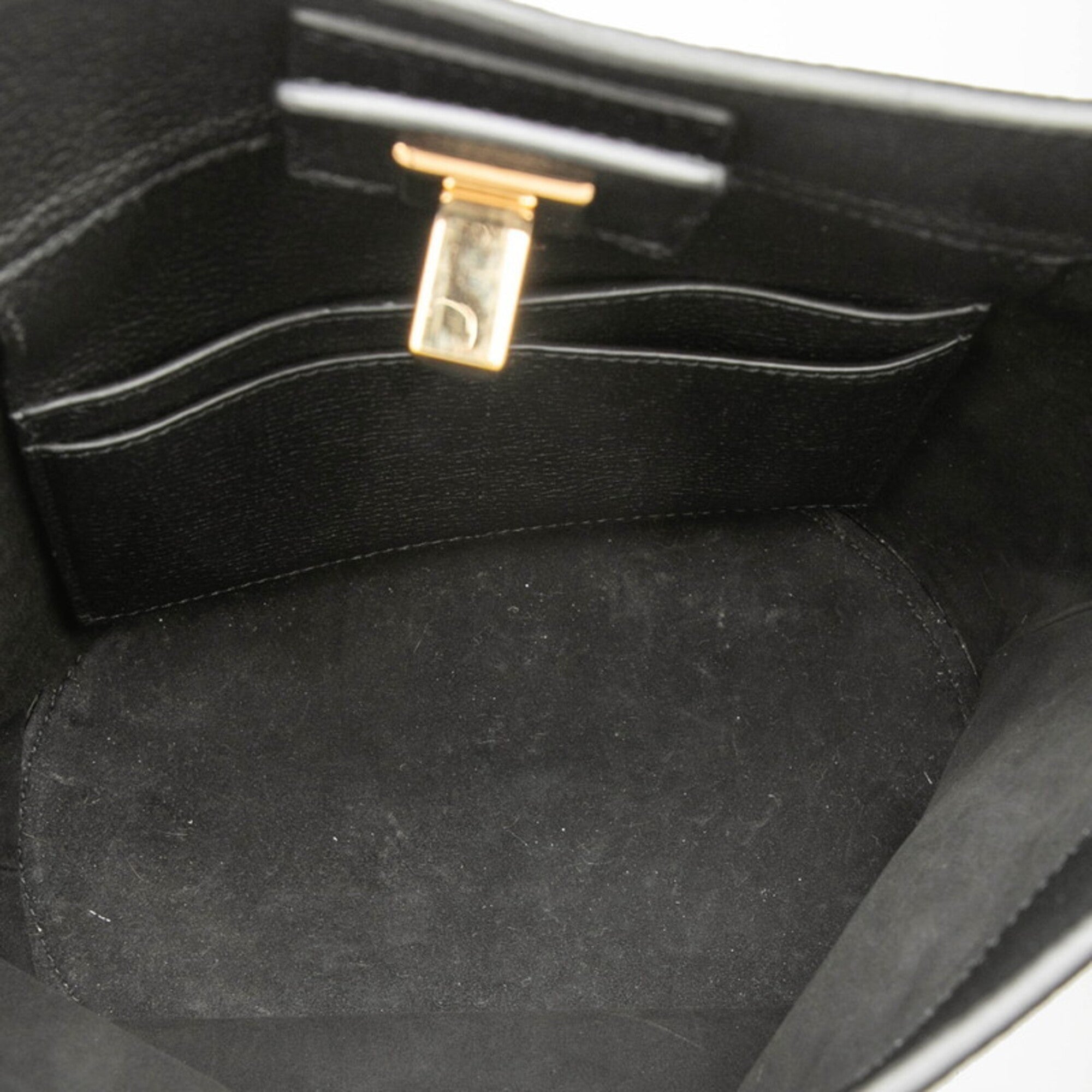 Salvatore Ferragamo Black Leather Shoulder Bag (Pre-Owned)