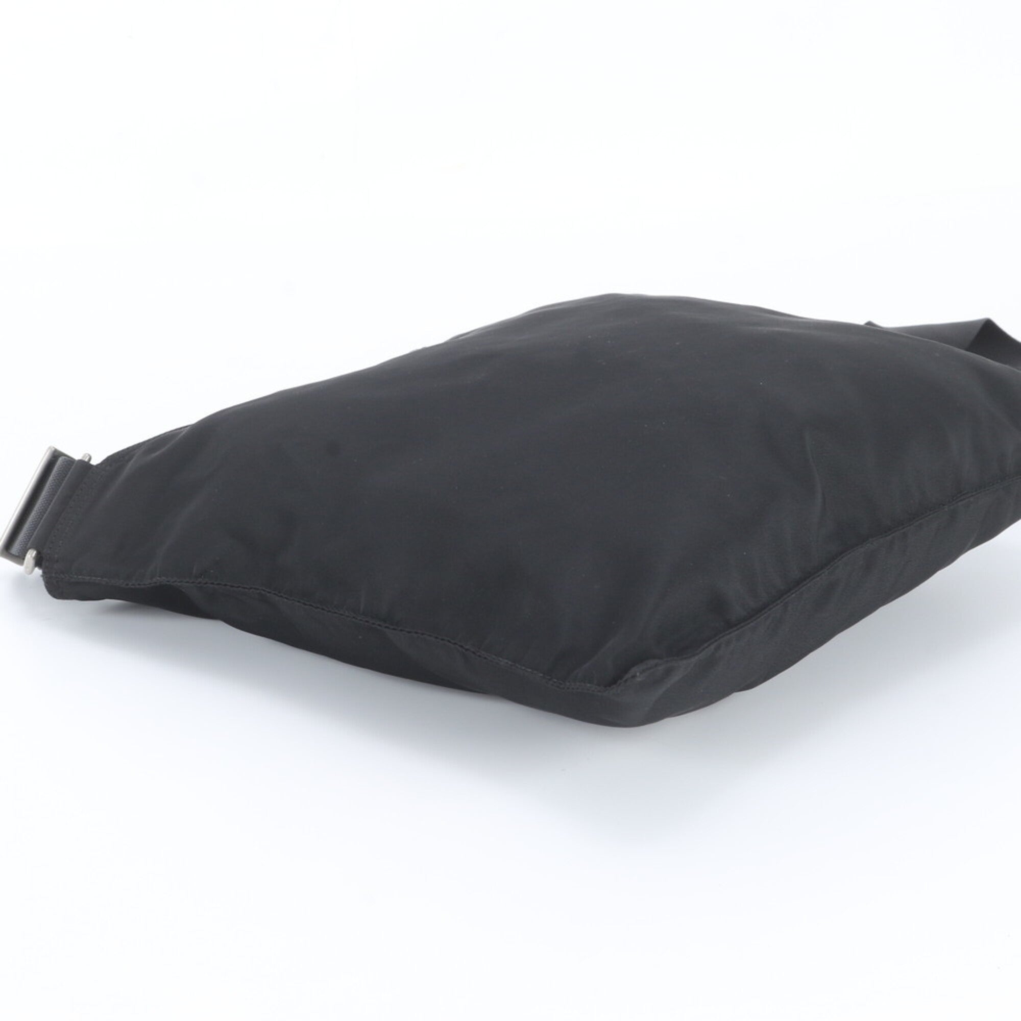 Prada Black Leather Nylon Messenger Bag Shoulder Bag (Pre-Owned)
