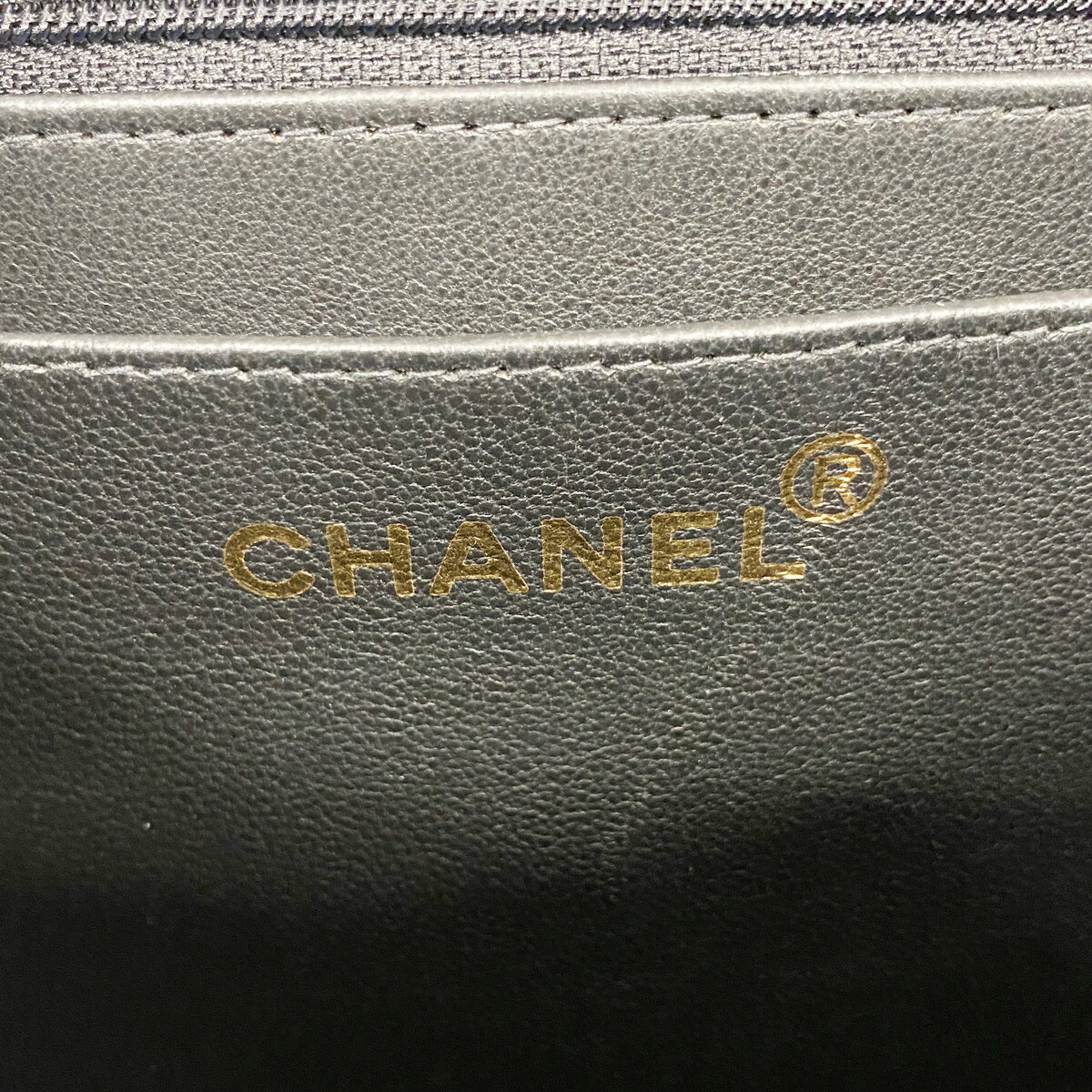 Chanel Black Patent Leather Shoulder Bag (Pre-Owned)