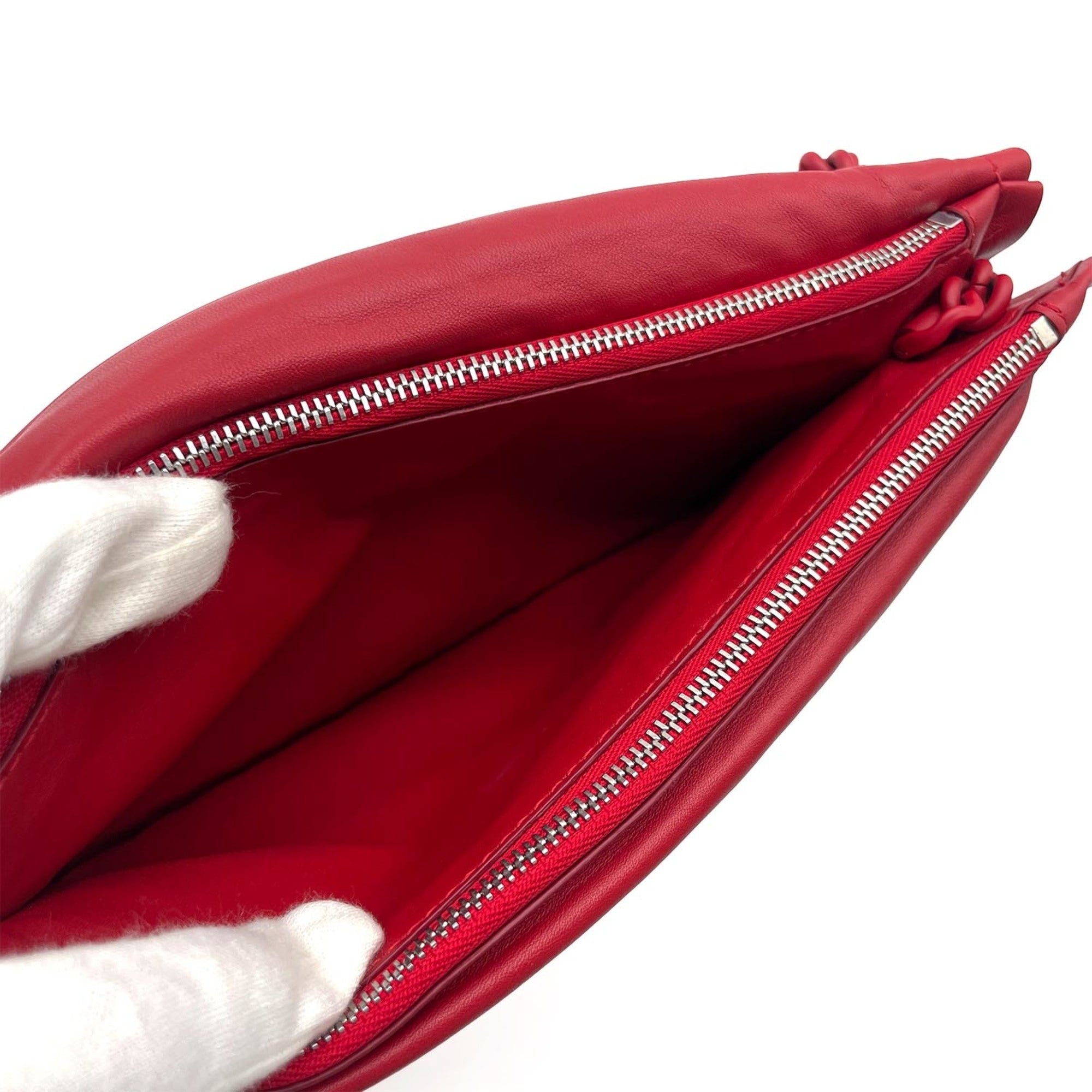 Salvatore Ferragamo Red Color Leather Plastic Metal Shoulder Bag (Pre-Owned)