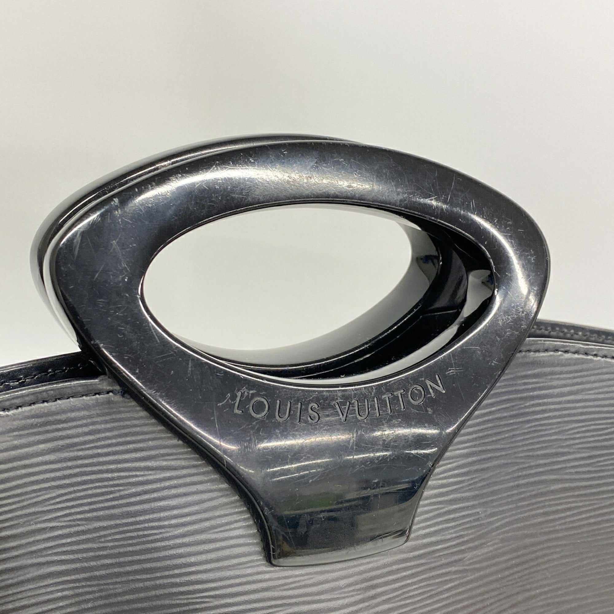 Louis Vuitton Noir Handbag (Pre-Owned)