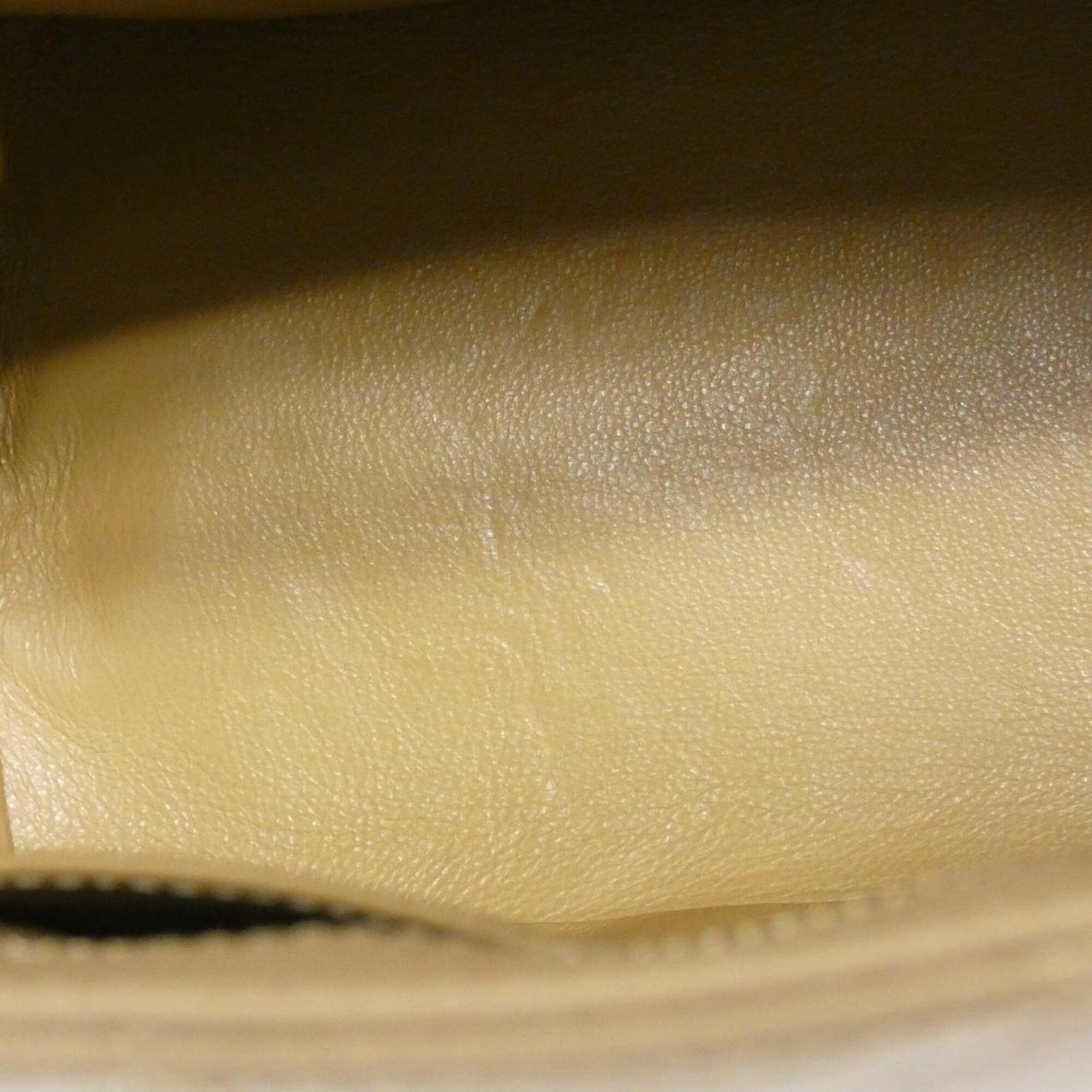 Chanel Beige Grained Calfskin Handbag (Pre-Owned)