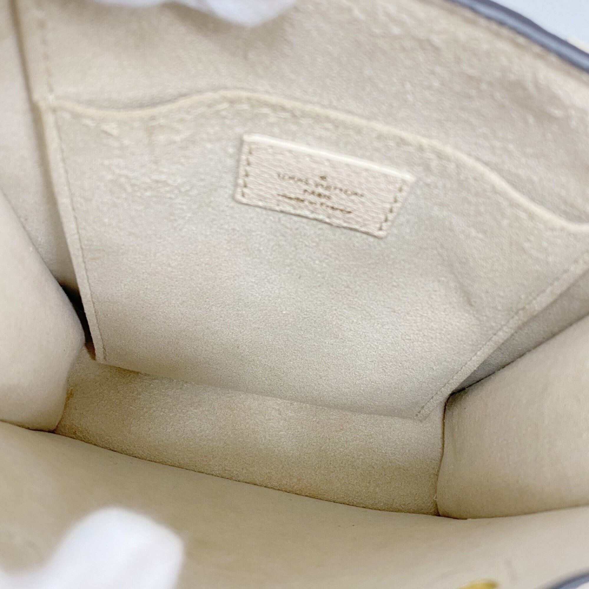 Louis Vuitton Cream Saffron Handbag (Pre-Owned)