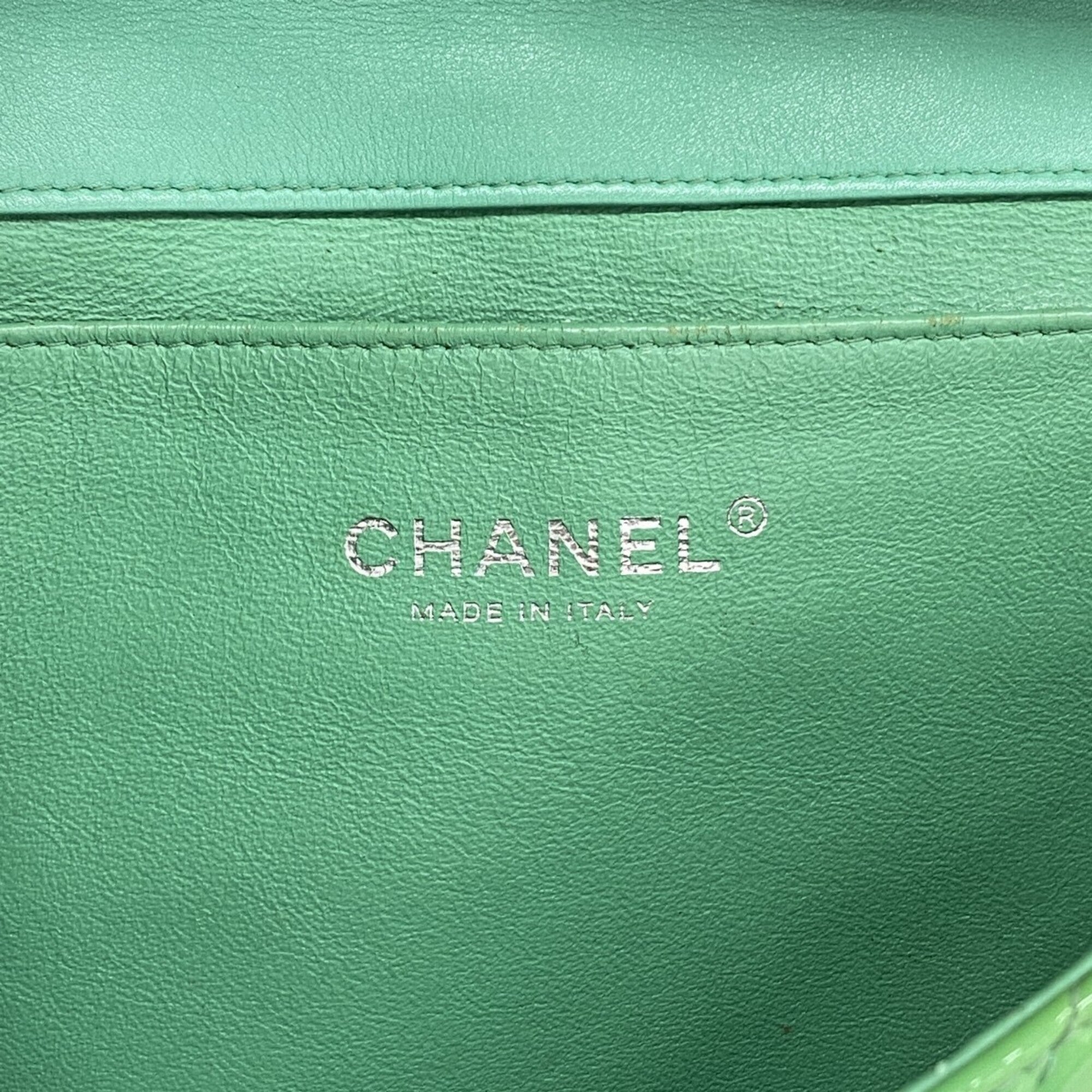 Chanel Green Patent Leather Shoulder Bag (Pre-Owned)
