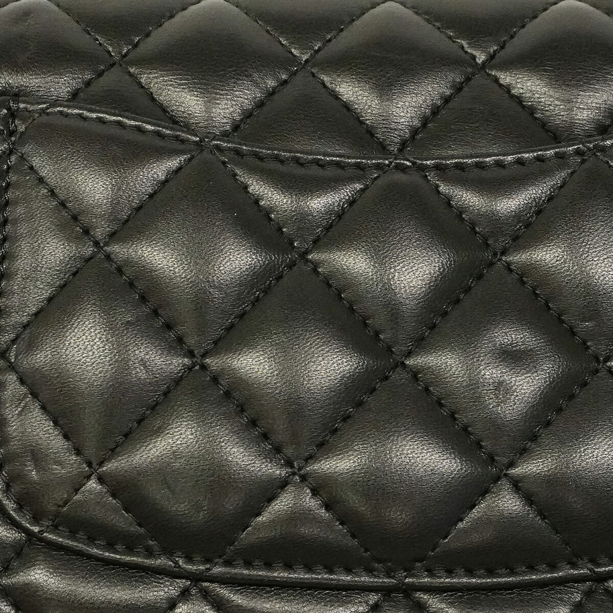 Chanel Black Leather Shoulder Bag (Pre-Owned)