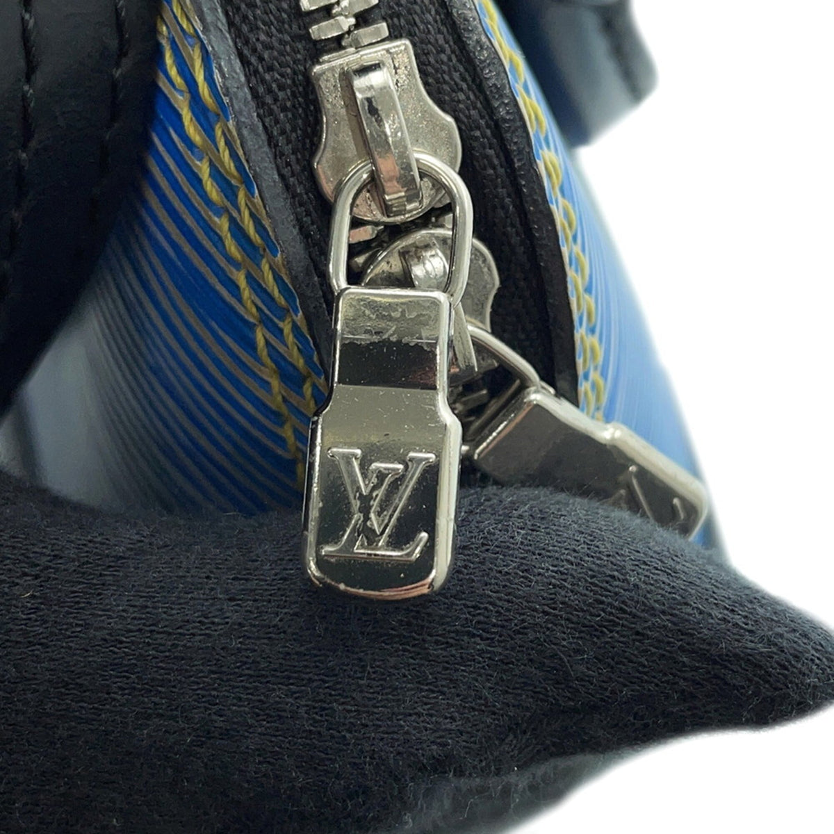 Louis Vuitton Blue Denim Handbag (Pre-Owned)