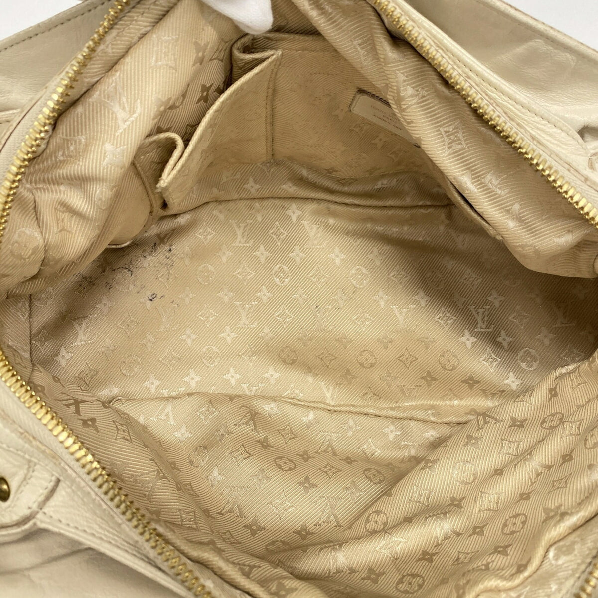 Louis Vuitton Ecru Handbag (Pre-Owned)