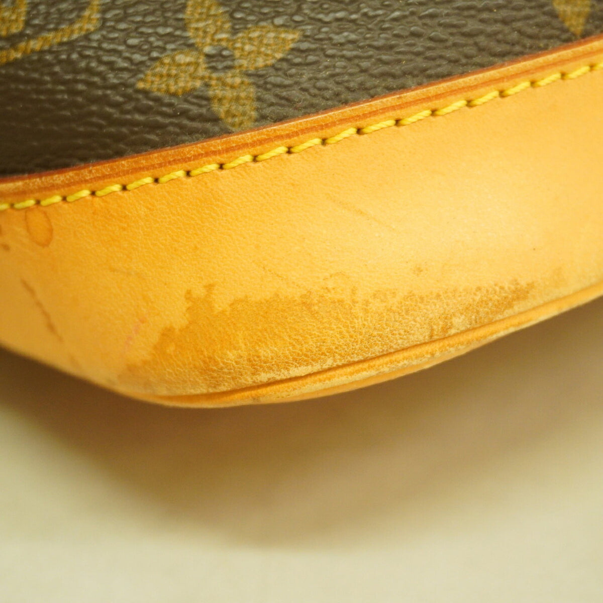 Louis Vuitton Brown Handbag (Pre-Owned)