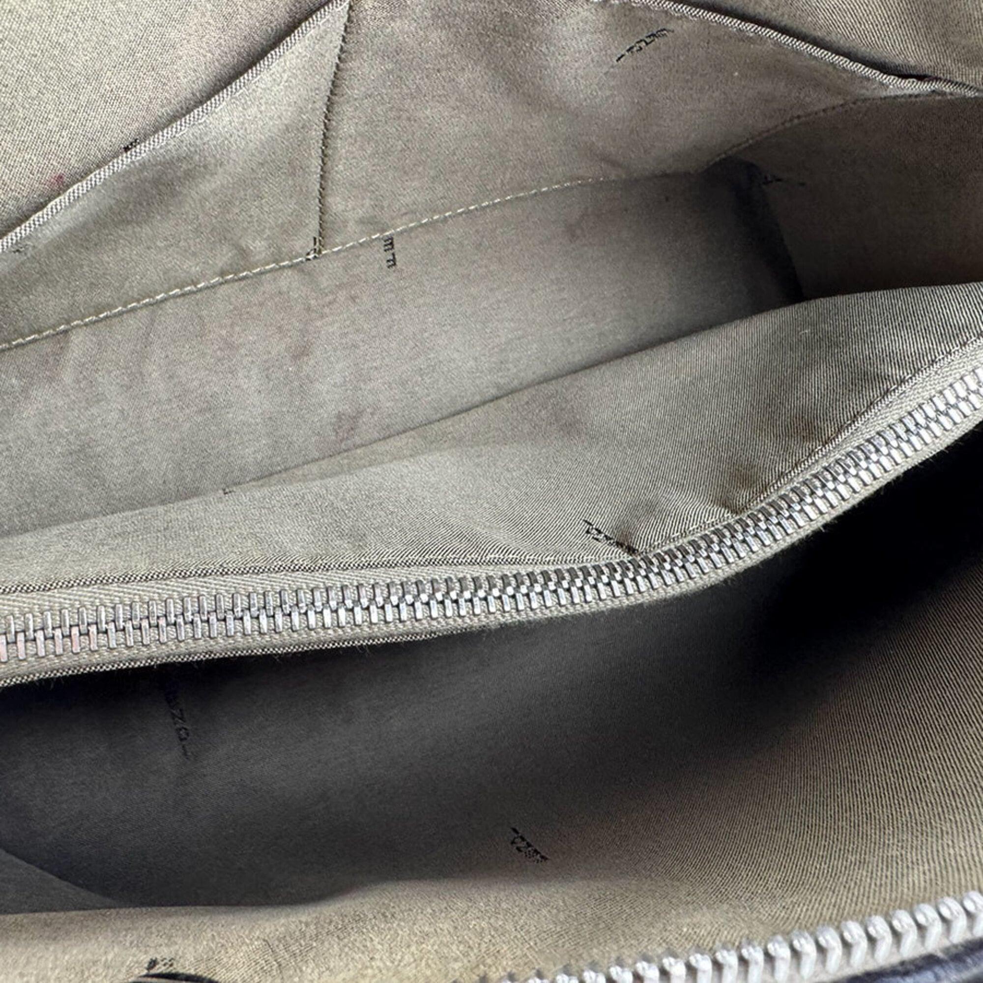 Fendi Grayish Leather Shoulder Bag (Pre-Owned)