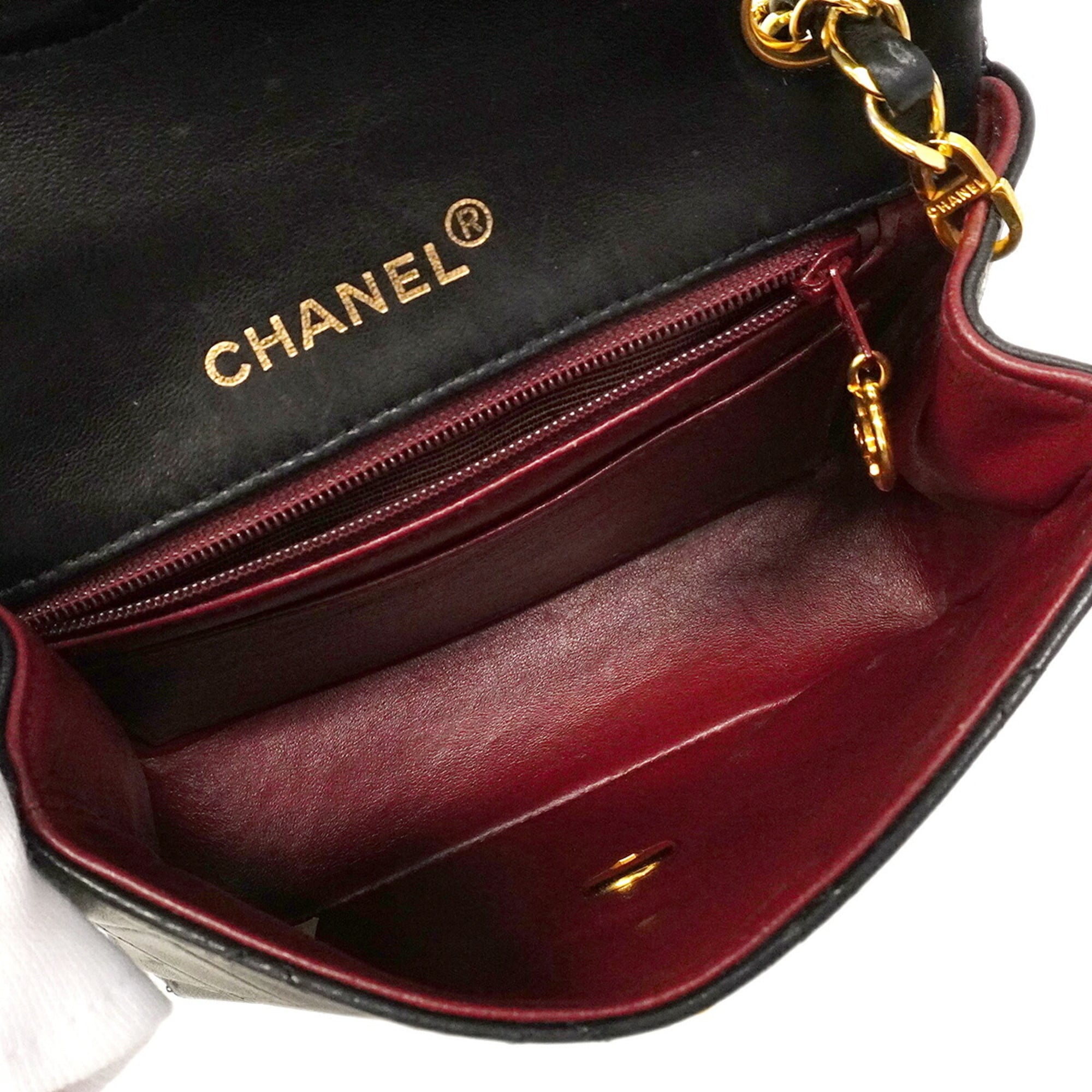 Chanel Black Leather Shoulder Bag (Pre-Owned)