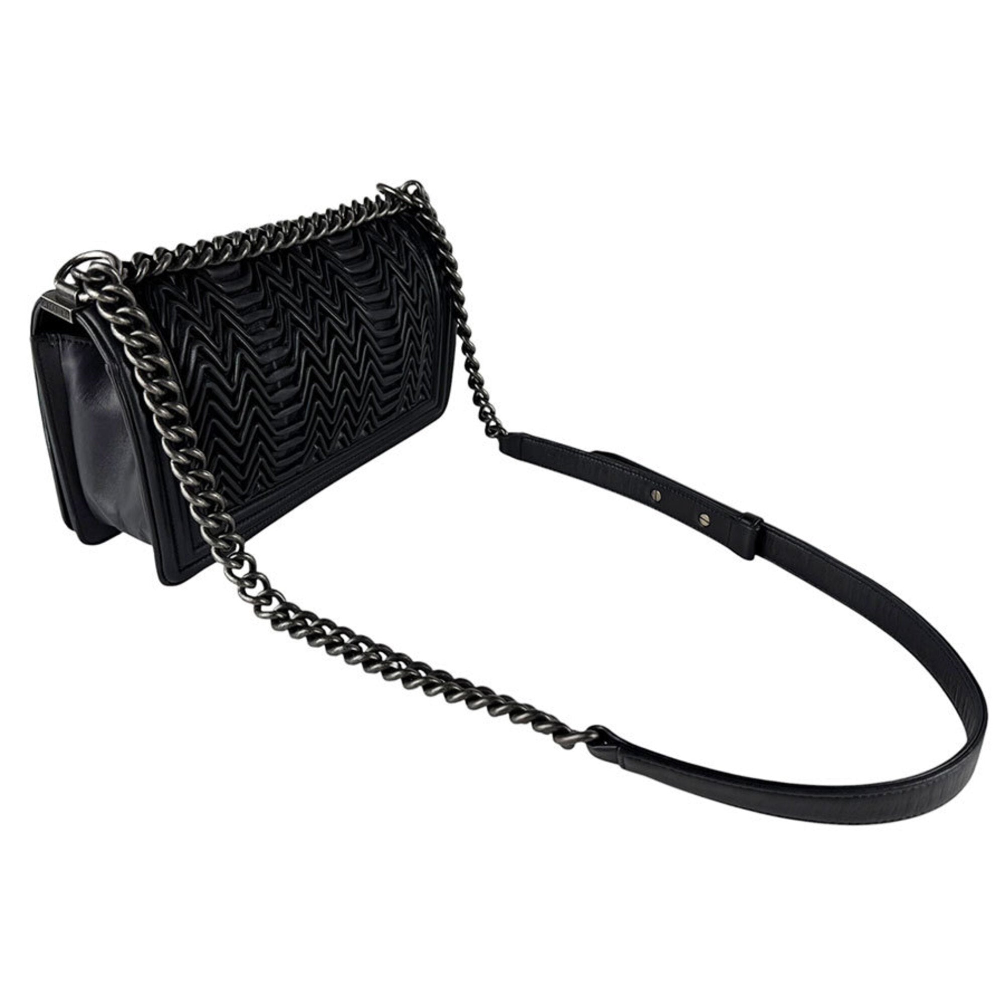 Chanel Black Leather Shoulder Bag (Pre-Owned)