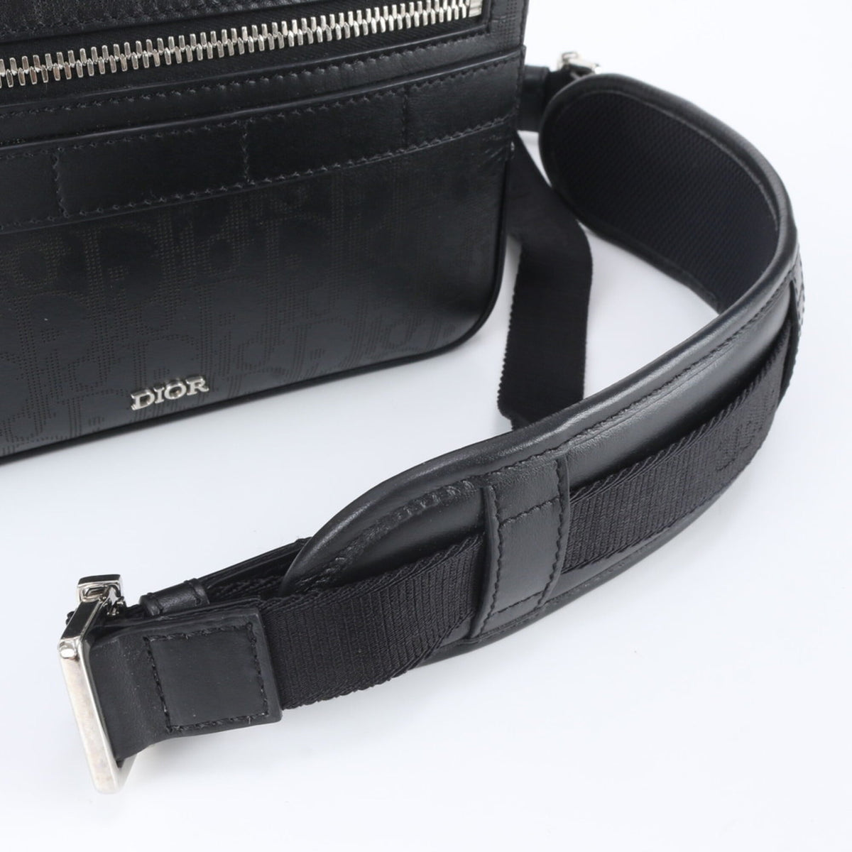 Christian Dior Black Leather Shoulder Bag (Pre-Owned)