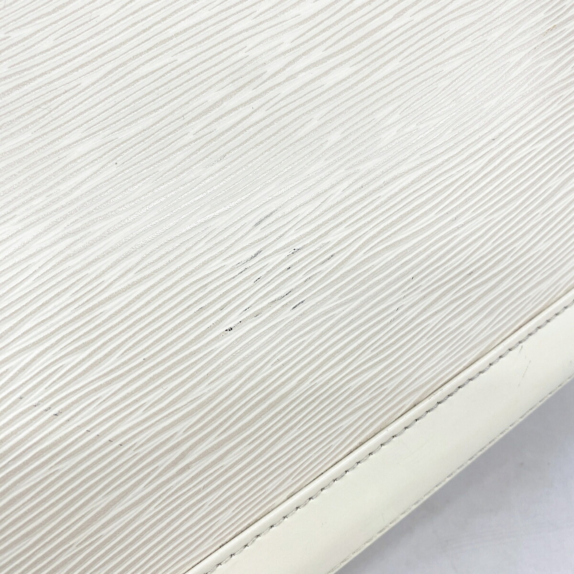 Louis Vuitton Lv Off White Handbag (Pre-Owned)