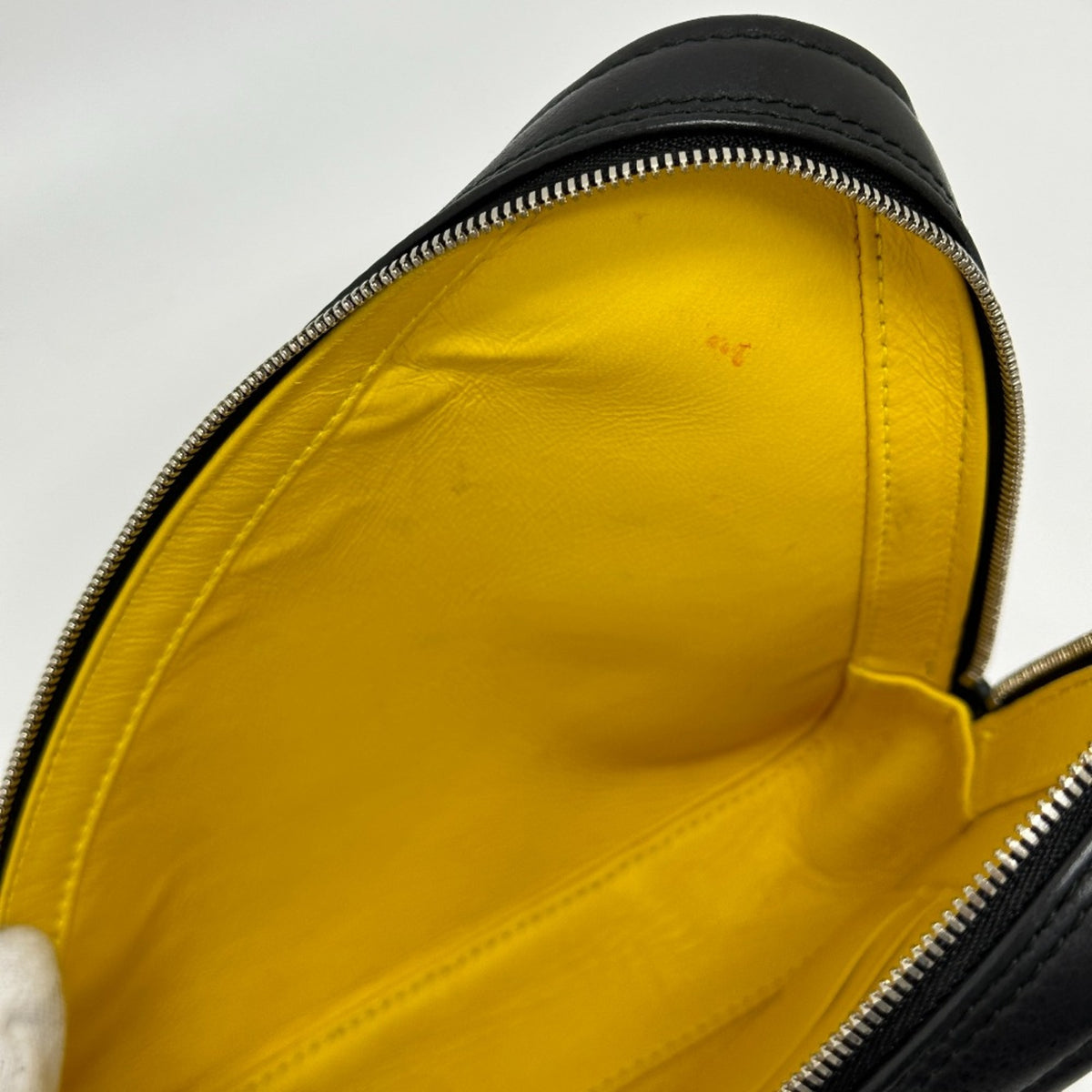 Balenciaga Black Leather Pouch (Pre-Owned)