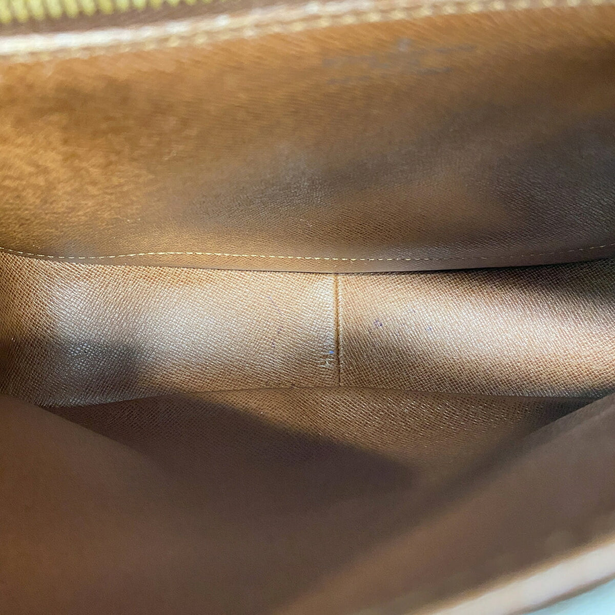 Louis Vuitton Brown Shoulder Bag (Pre-Owned)