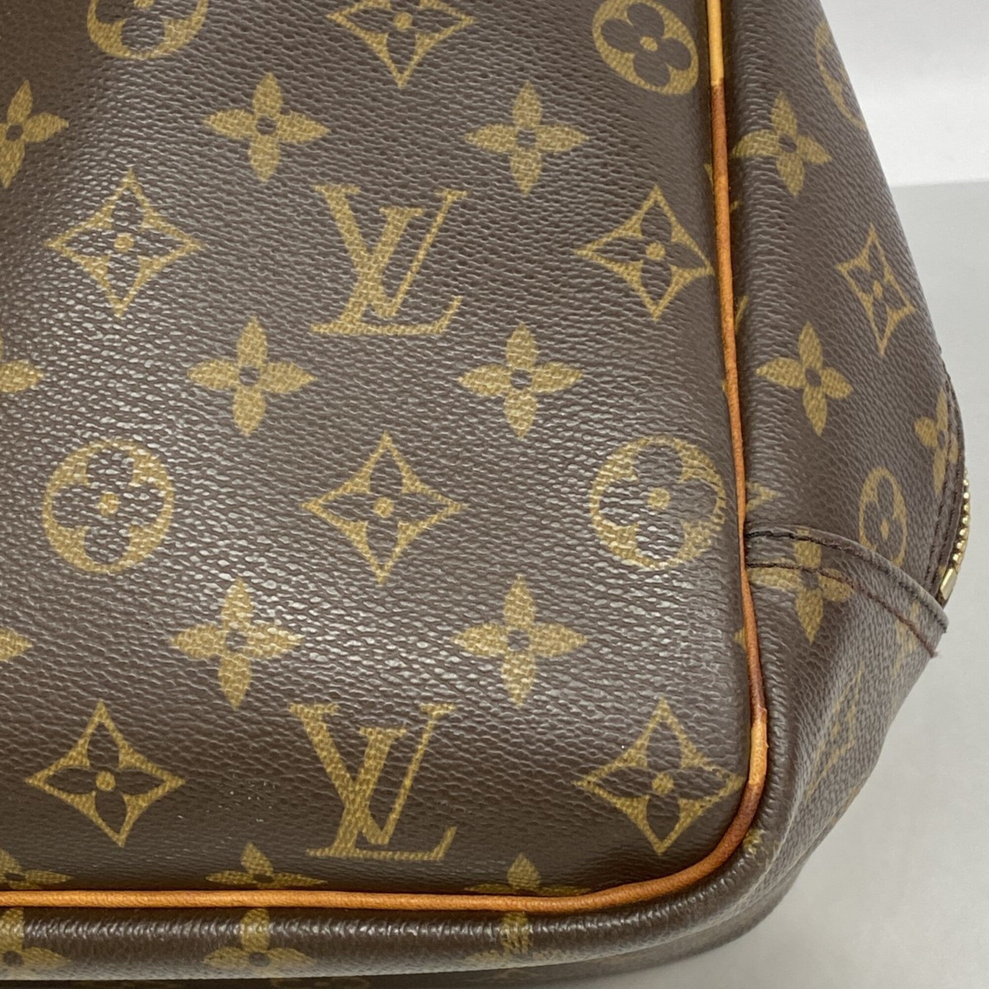 Louis Vuitton Brown Handbag (Pre-Owned)