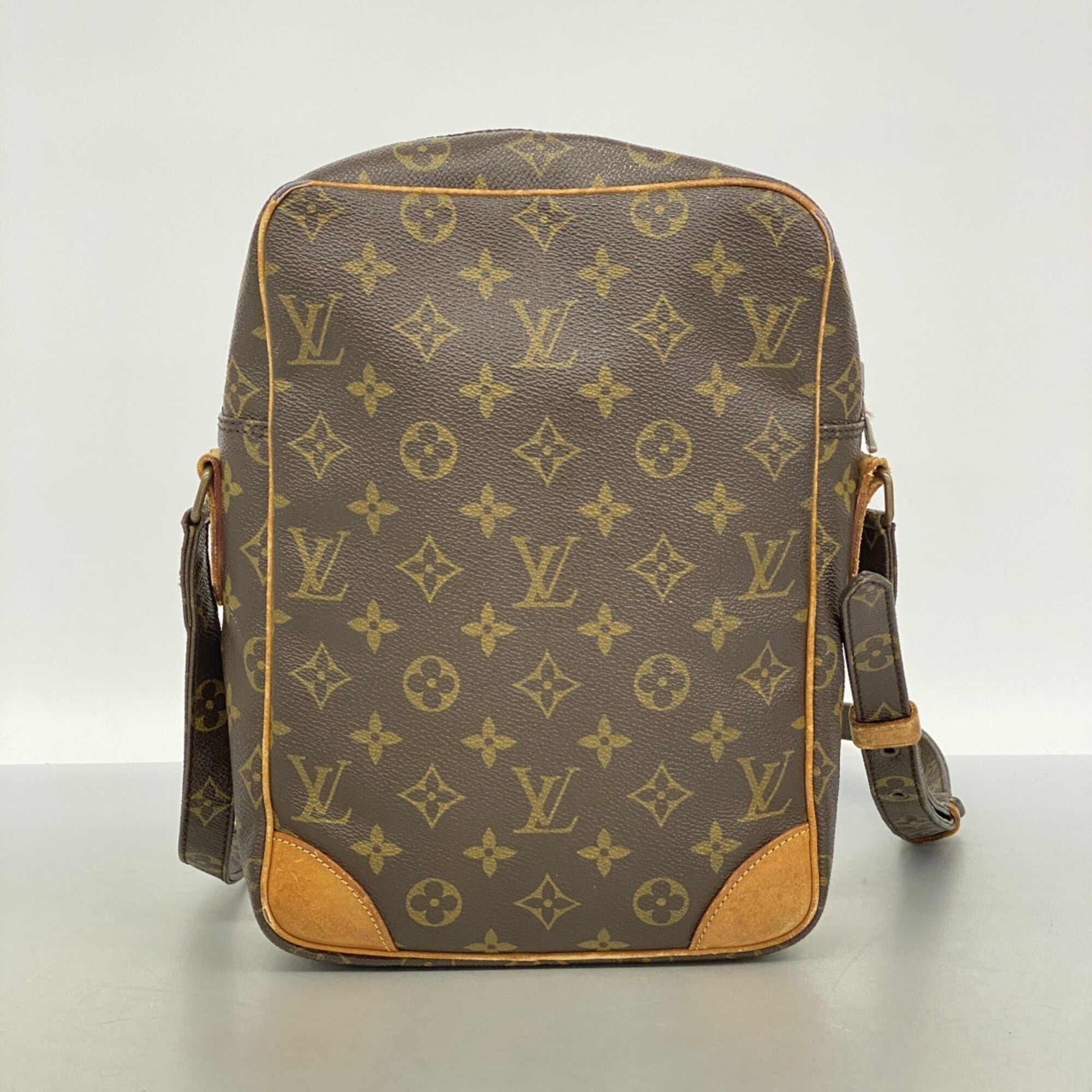Louis Vuitton Brown Shoulder Bag (Pre-Owned)