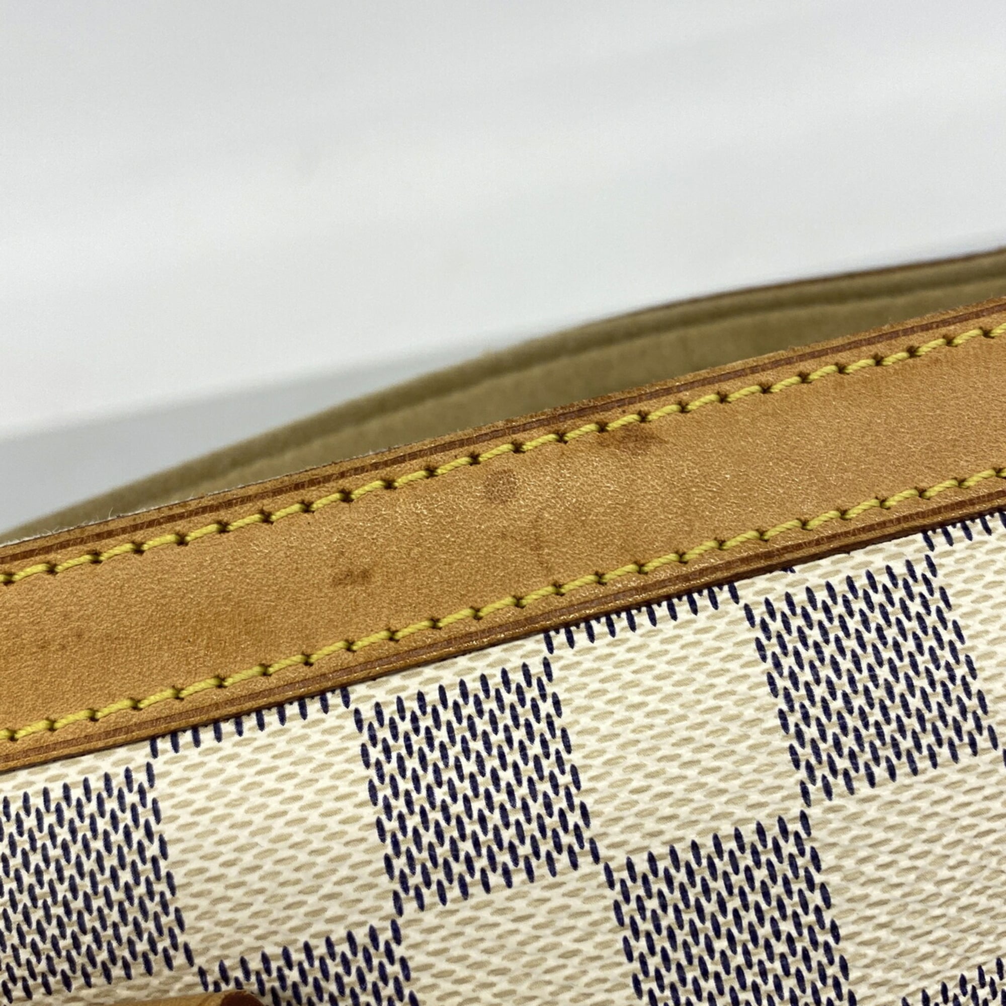 Louis Vuitton White Tote Bag (Pre-Owned)