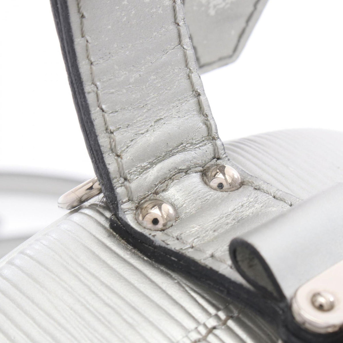 Louis Vuitton Silver Leather Handbag (Pre-Owned)