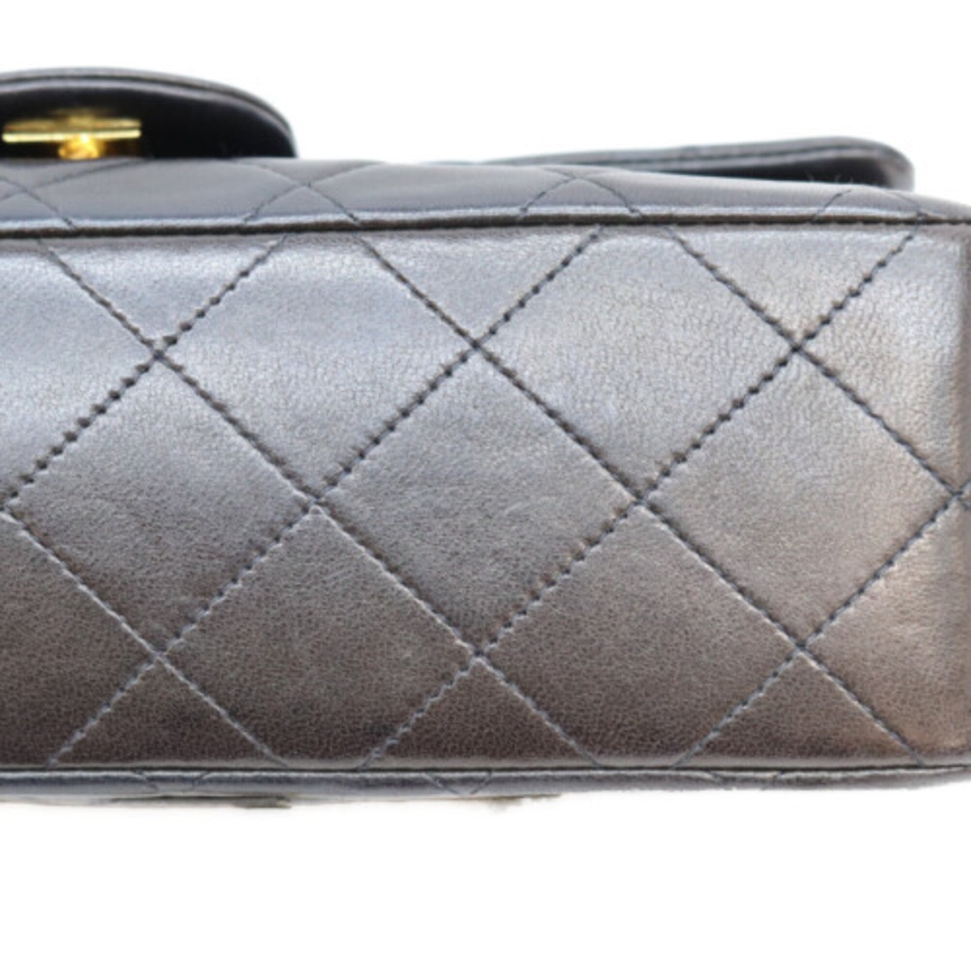 Chanel Black Leather Shoulder Bag (Pre-Owned)