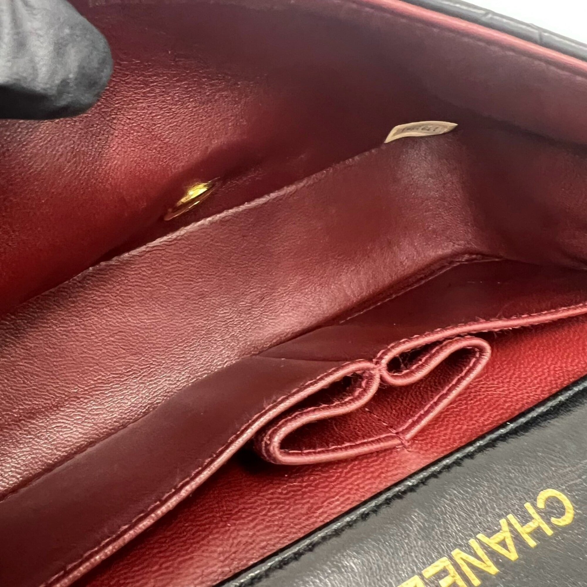 Chanel Black Leather Shoulder Bag (Pre-Owned)