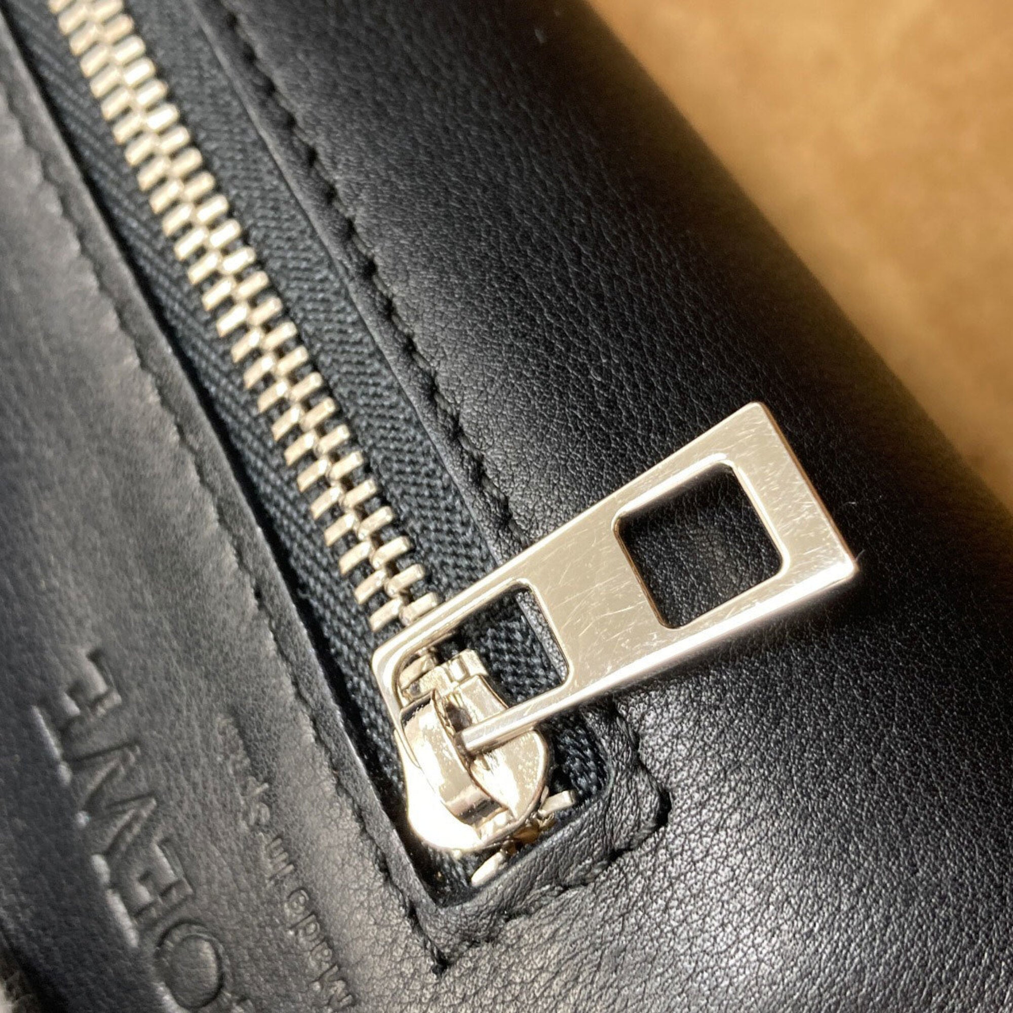 Loewe Black Leather Handbag (Pre-Owned)