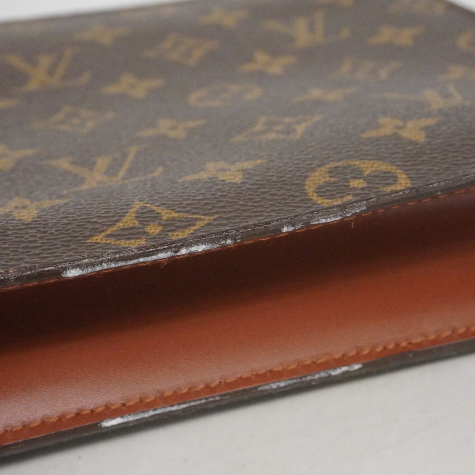 Louis Vuitton Brown Clutch Bag (Pre-Owned)