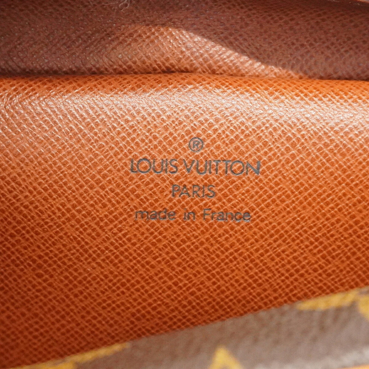 Louis Vuitton Brown Clutch Bag (Pre-Owned)
