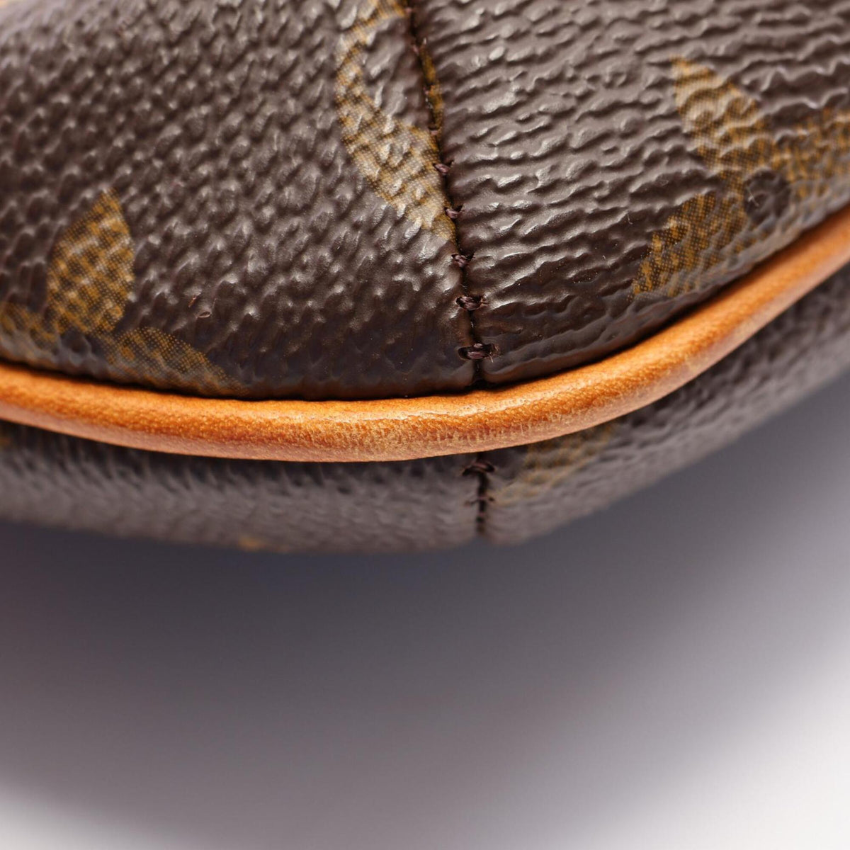 Louis Vuitton Brown Monogram Monogram Leather Handbag Shoulder Bag (Pre-Owned)