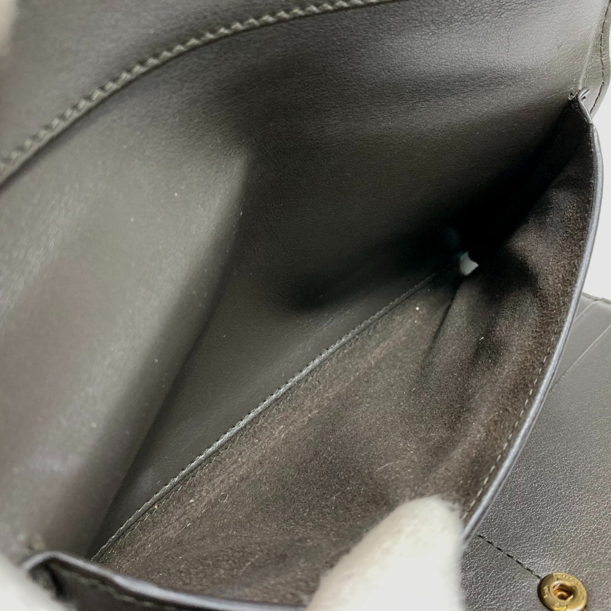 Salvatore Ferragamo White Leather Handbag (Pre-Owned)