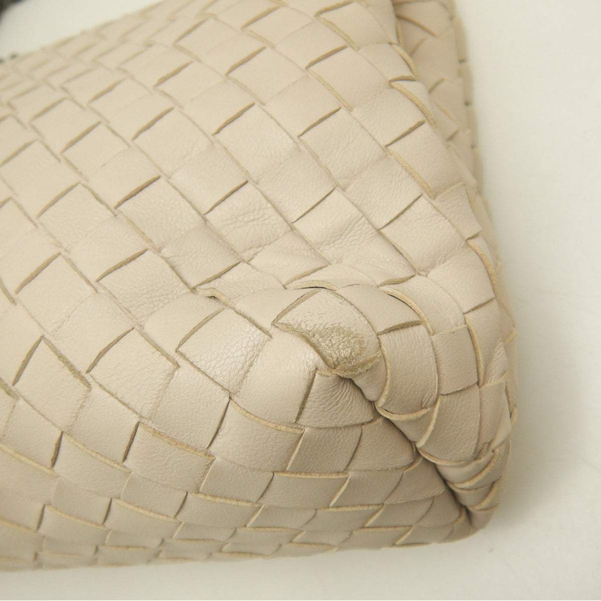 Bottega Veneta Ivory Leather Shoulder Bag (Pre-Owned)