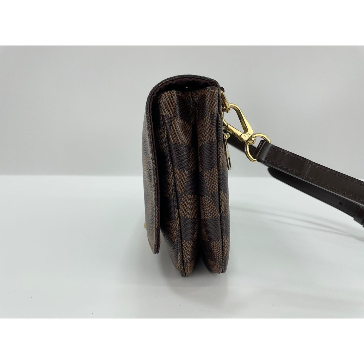 Louis Vuitton Brown Shoulder Bag (Pre-Owned)