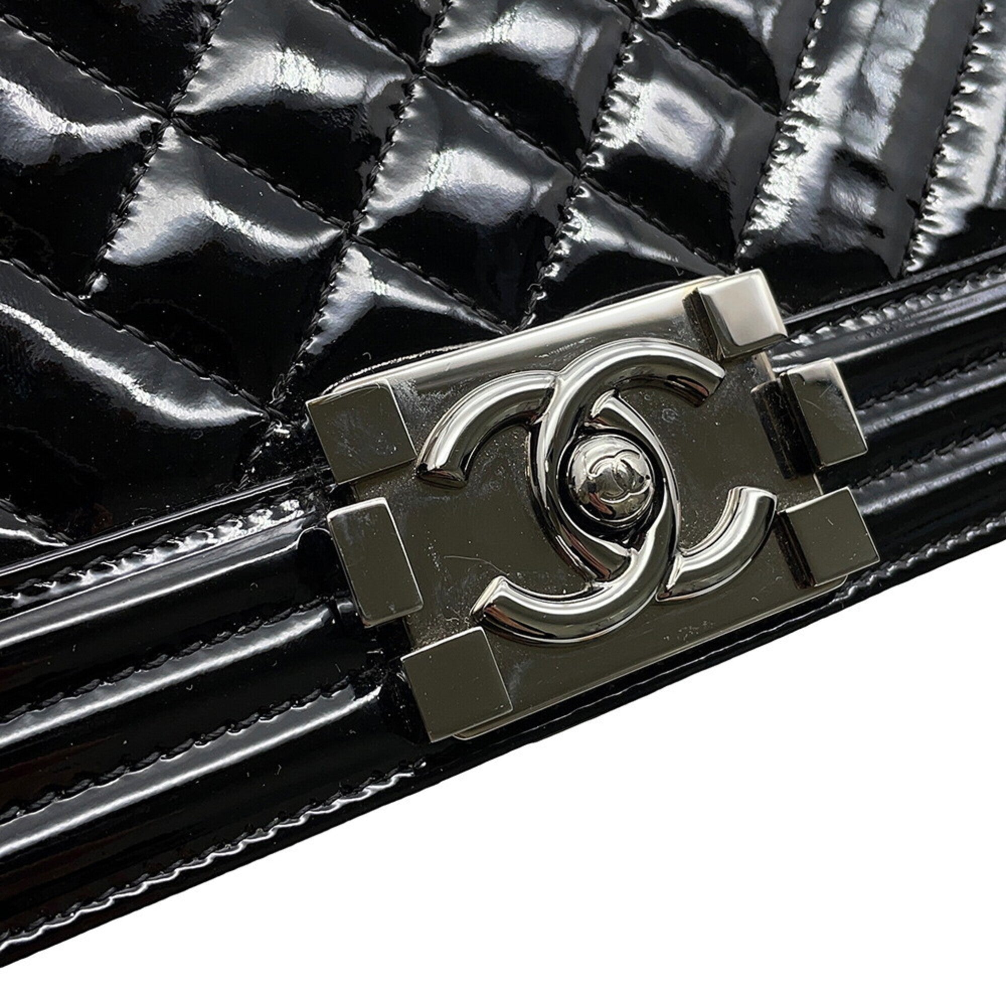 Chanel Black Patent Leather Shoulder Bag (Pre-Owned)