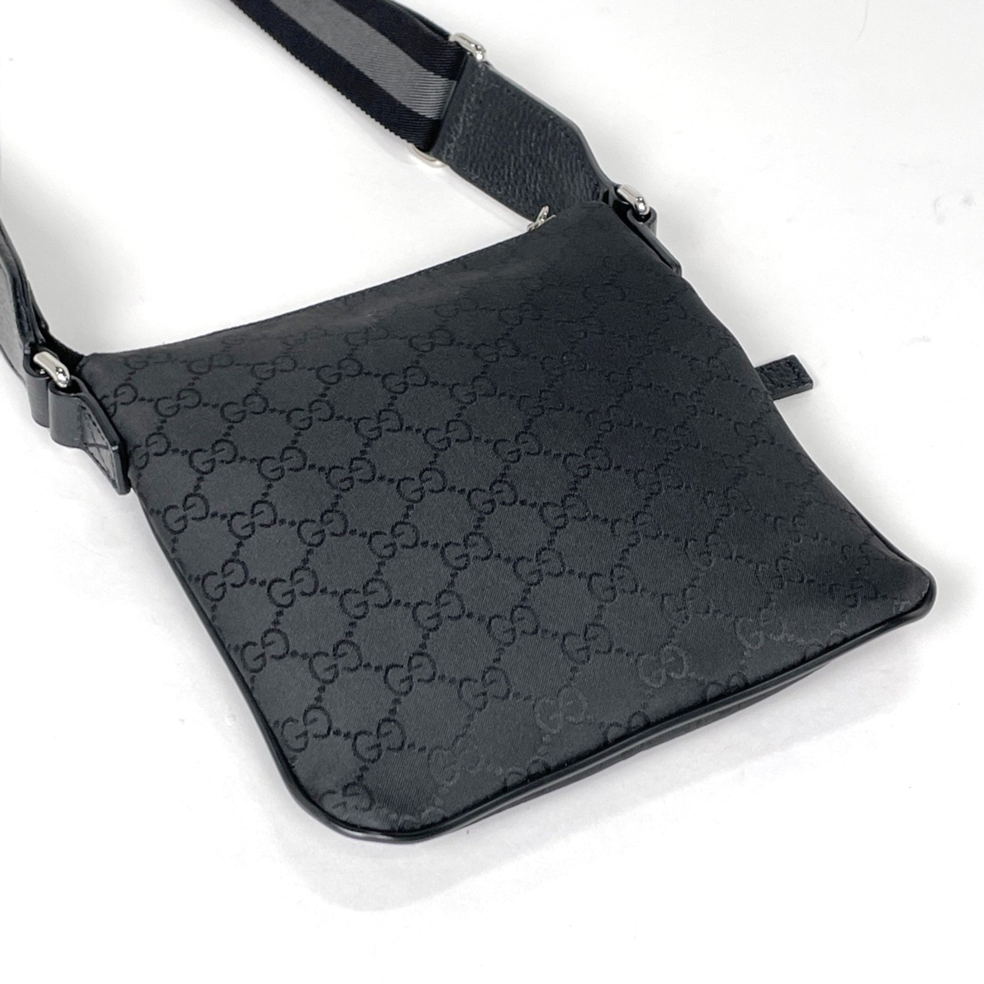 Gucci Black Nylon Leather Shoulder Bag (Pre-Owned)