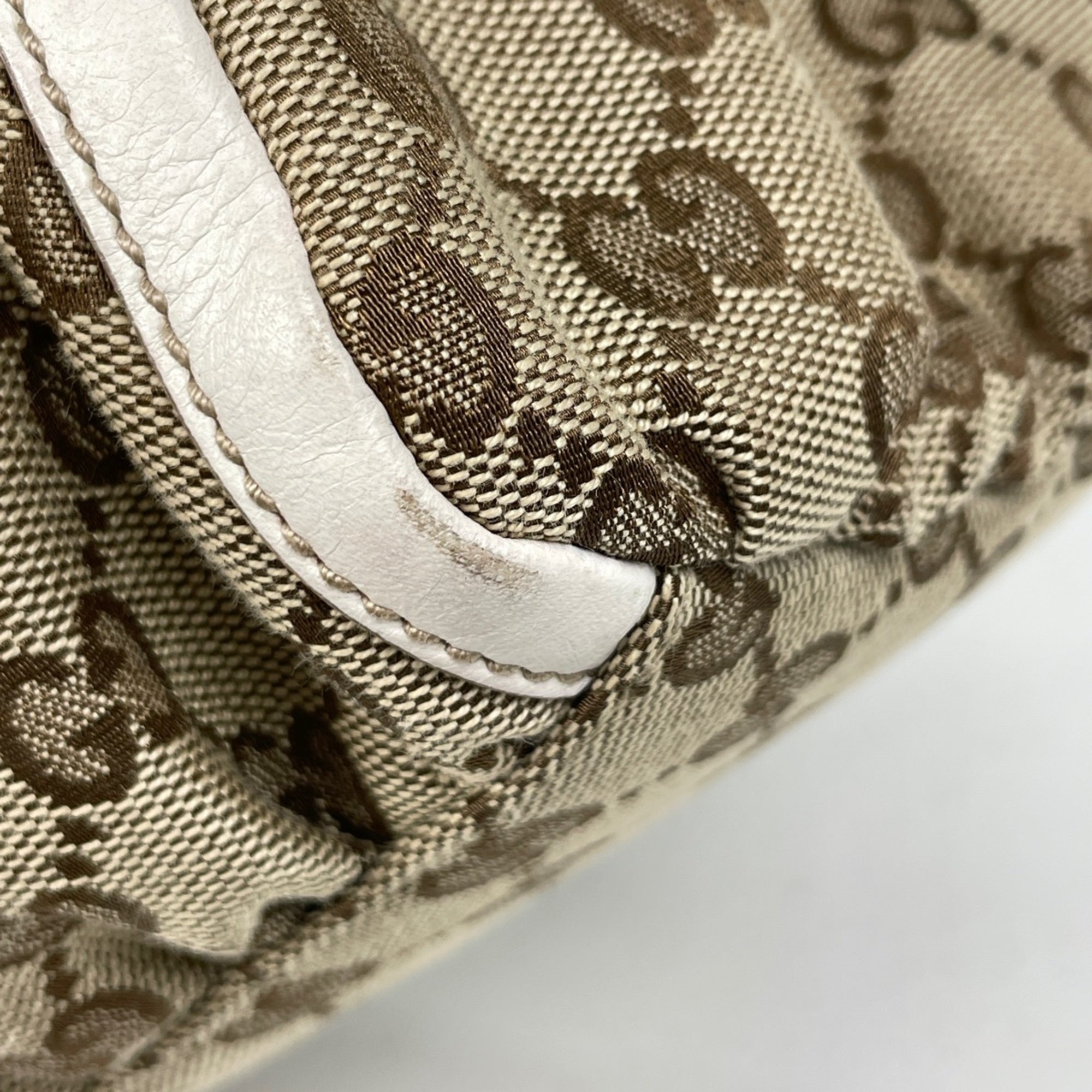 Gucci Beige White Gg Canvas Shoulder Bag (Pre-Owned)