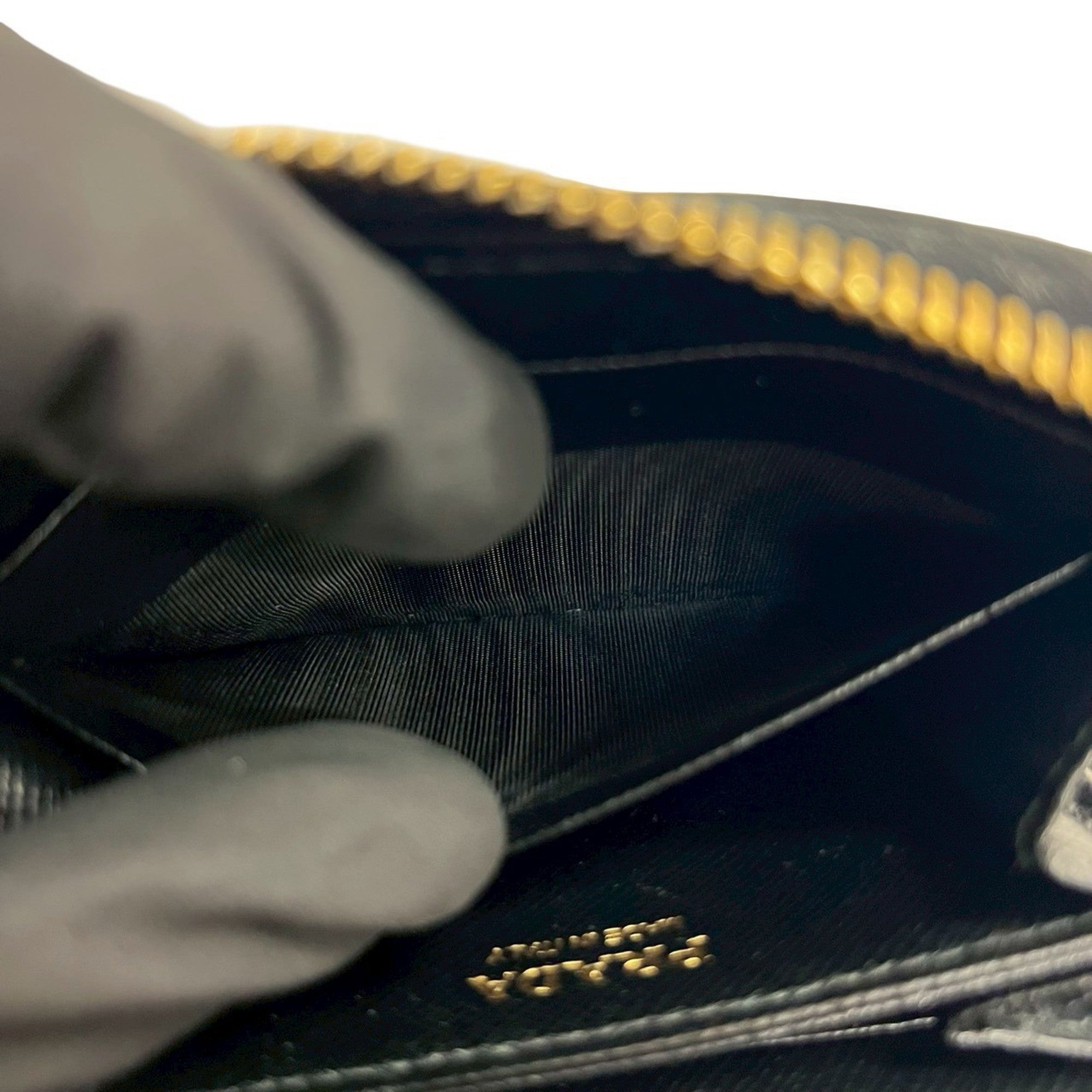Prada Black Leather Coin Purse/Coin Case (Pre-Owned)