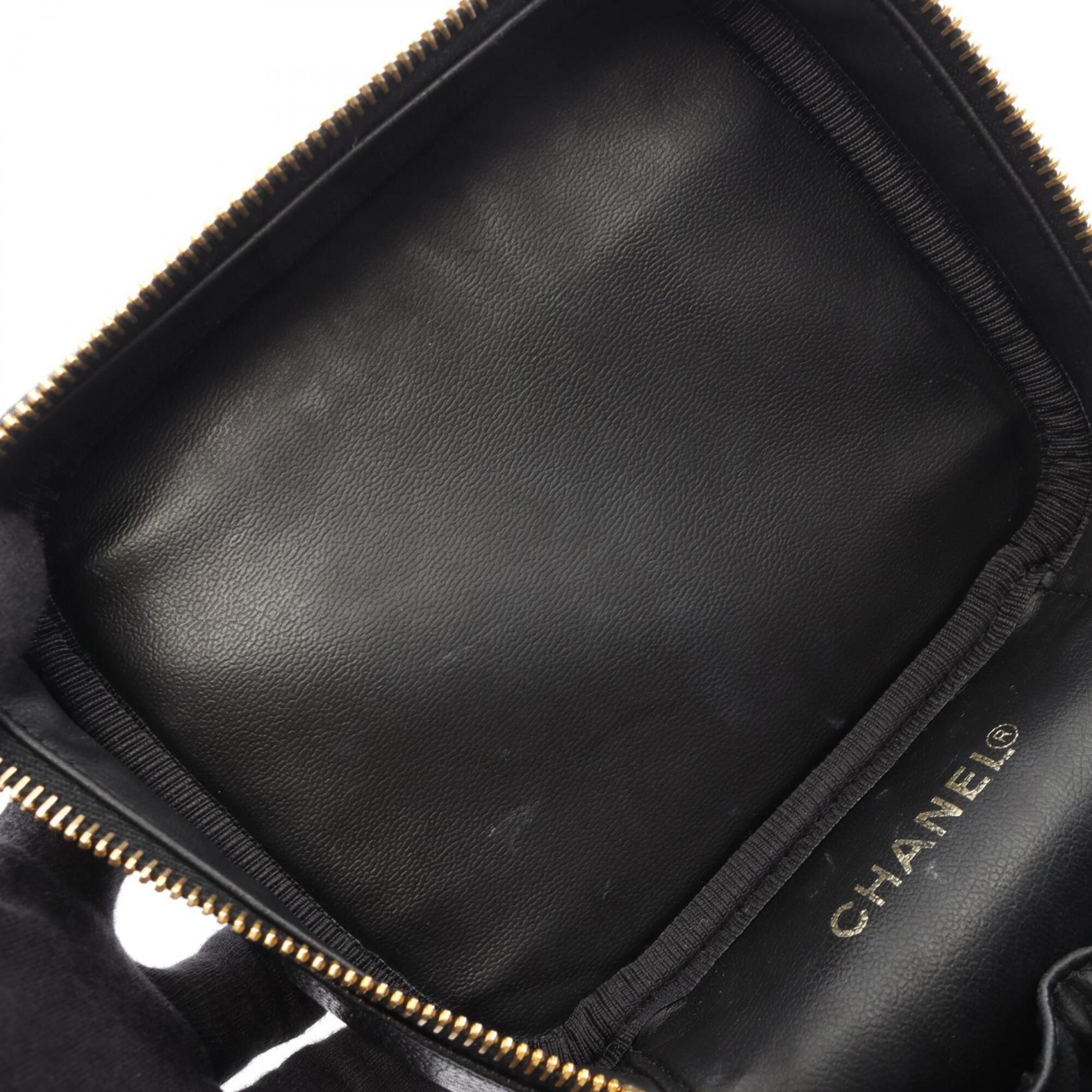 Chanel Black Grained Calfskin Handbag (Pre-Owned)