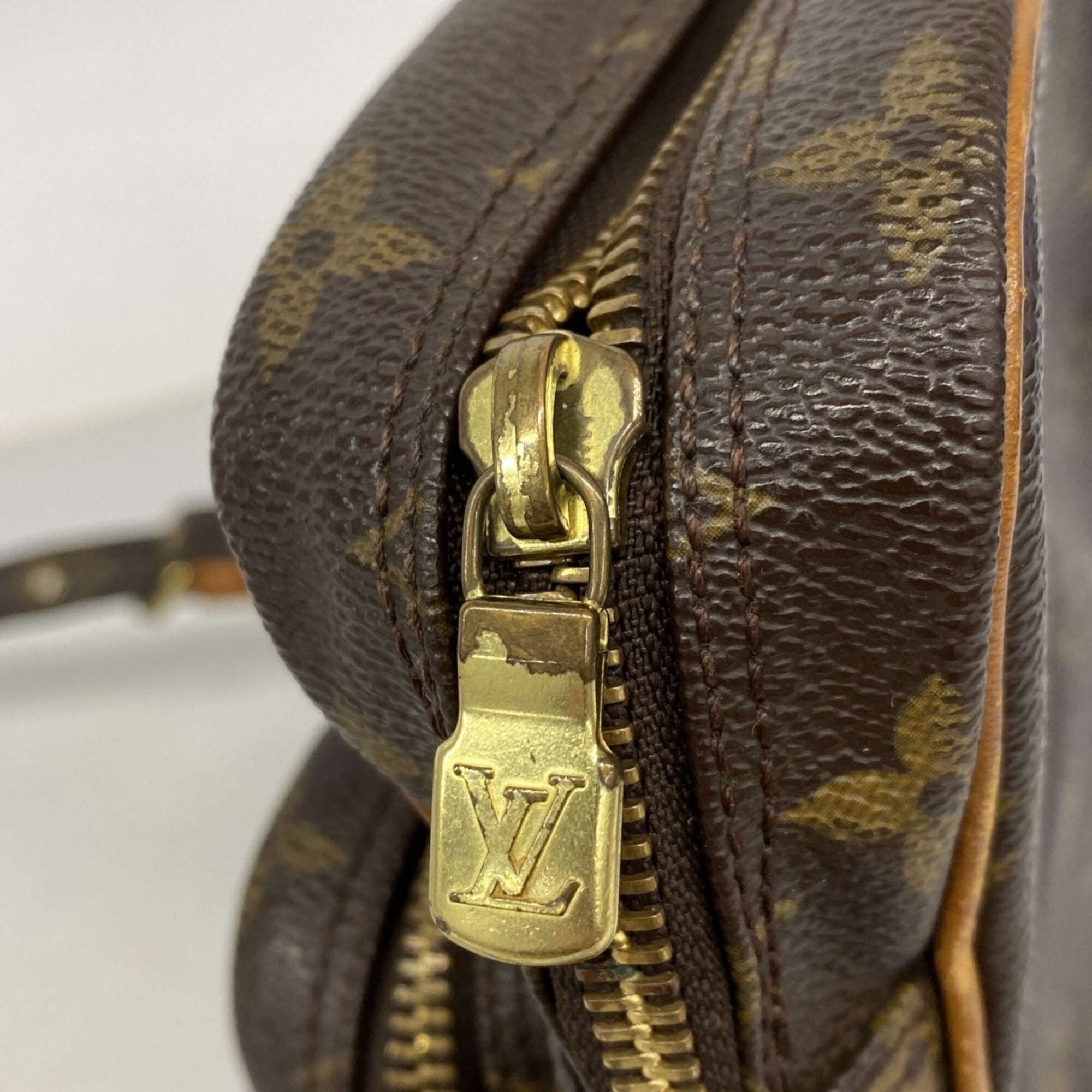 Louis Vuitton Brown Shoulder Bag (Pre-Owned)
