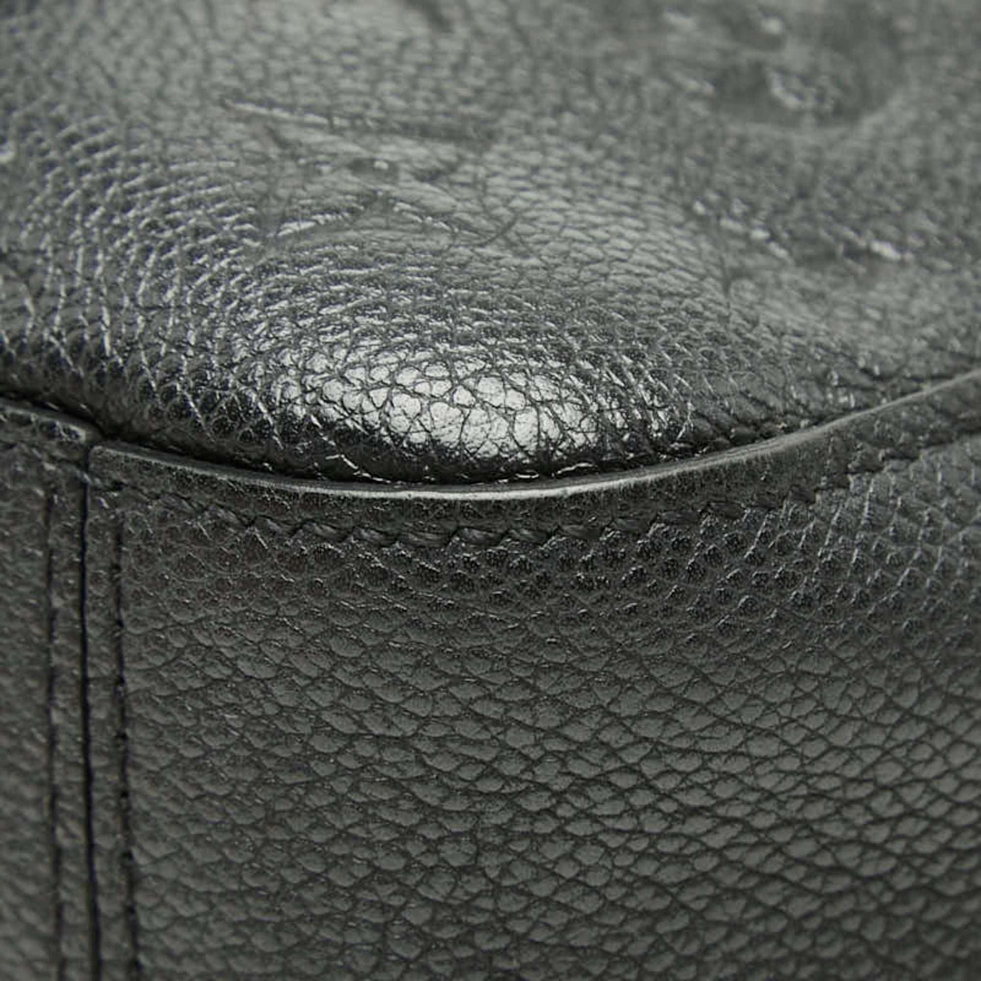 Louis Vuitton Black Noir Leather Shoulder Bag (Pre-Owned)