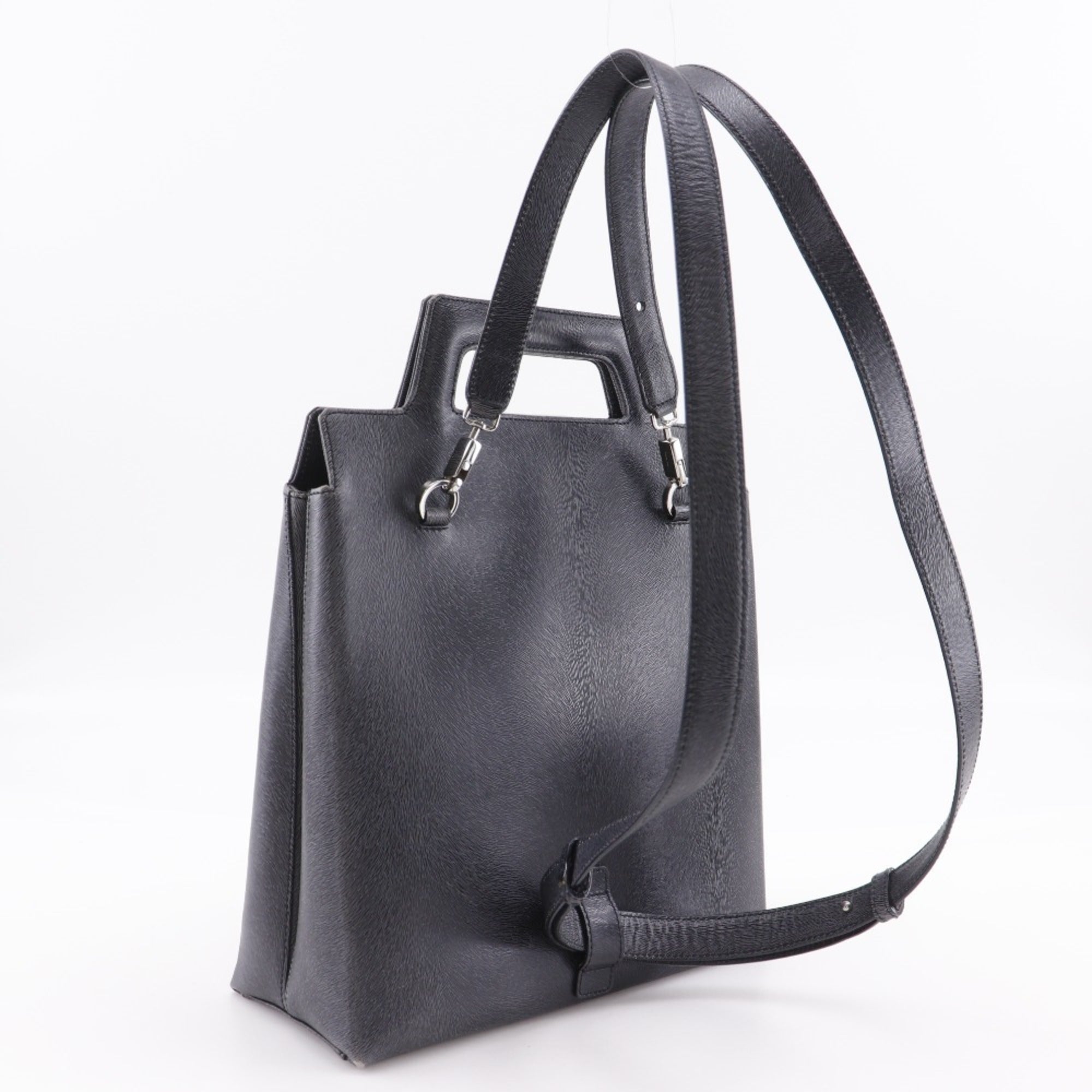 Salvatore Ferragamo Gray Leather Handbag (Pre-Owned)