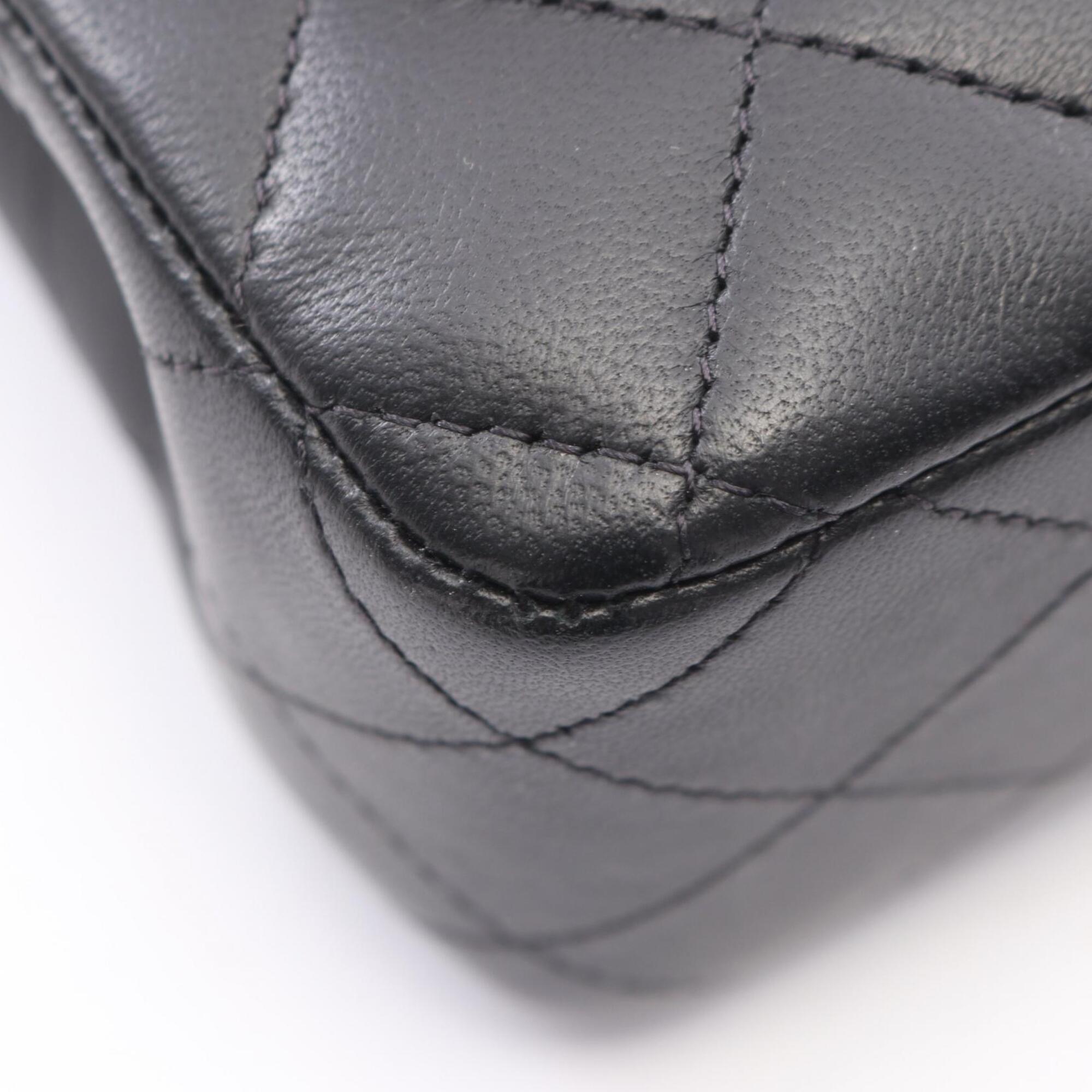 Chanel Black White Leather Handbag Shoulder Bag (Pre-Owned)