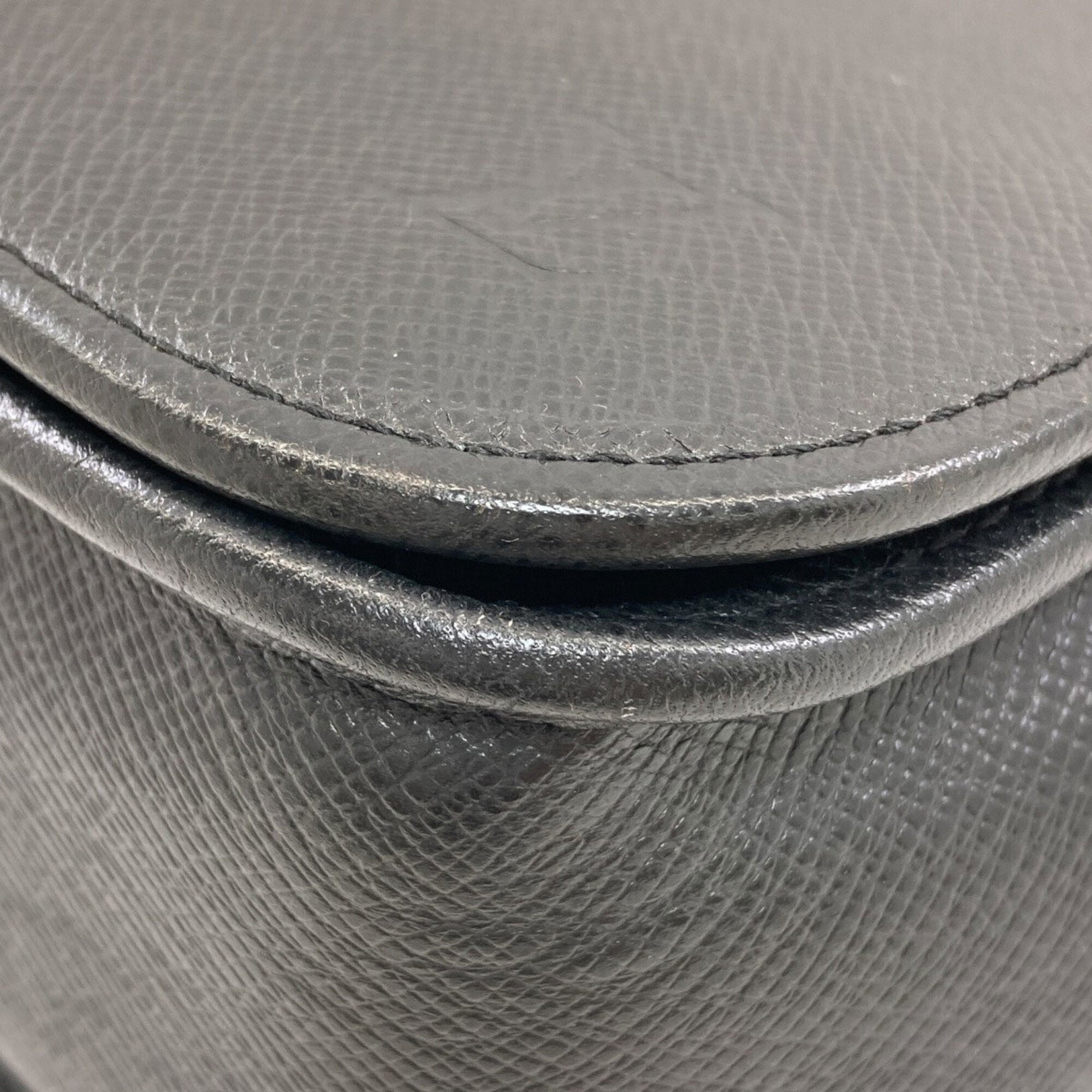 Louis Vuitton Ardoise Taiga Leather Shoulder Bag (Pre-Owned)