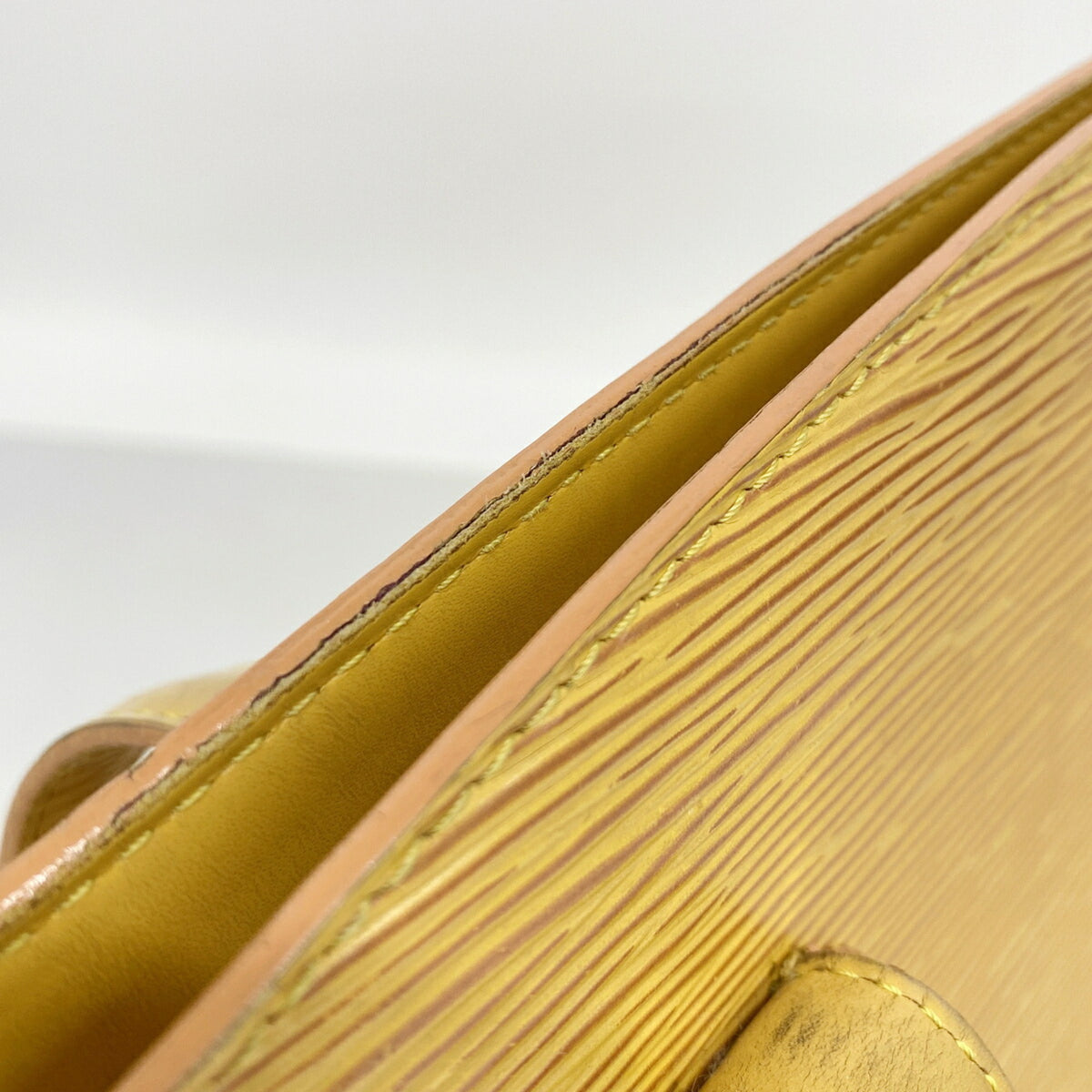 Louis Vuitton Jaune Shoulder Bag (Pre-Owned)