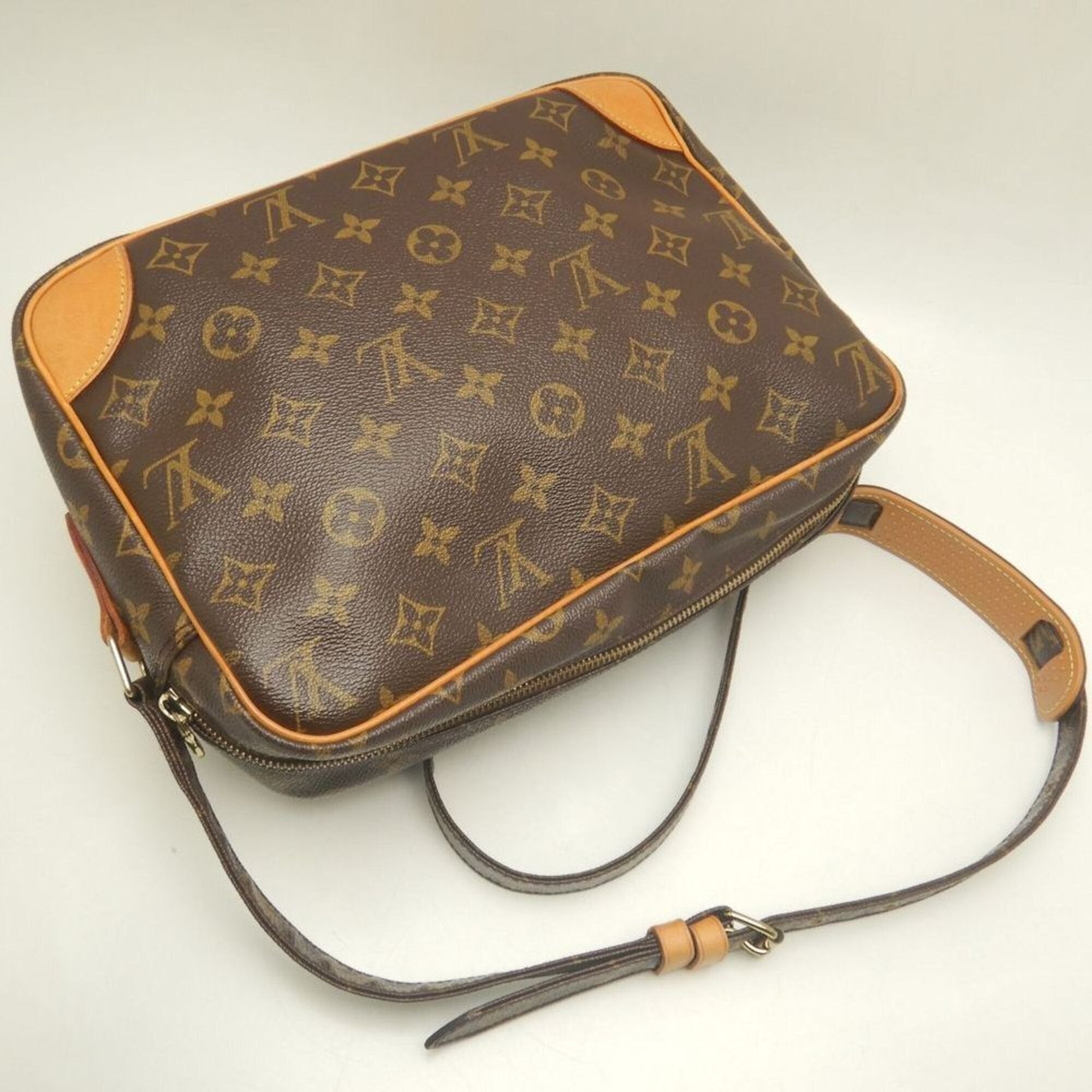 Louis Vuitton Monogram Brown Monogram Shoulder Bag (Pre-Owned)