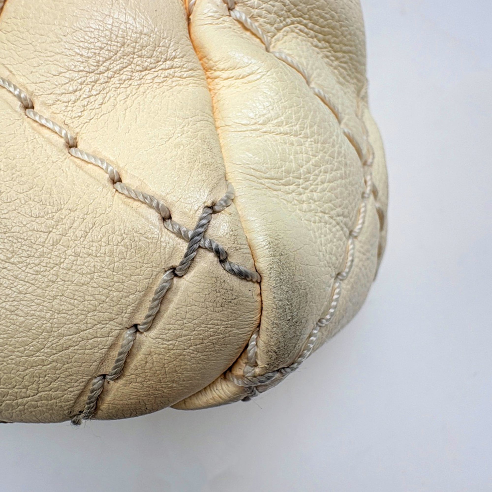 Chanel Wild Stitch White Leather Tote Bag (Pre-Owned)