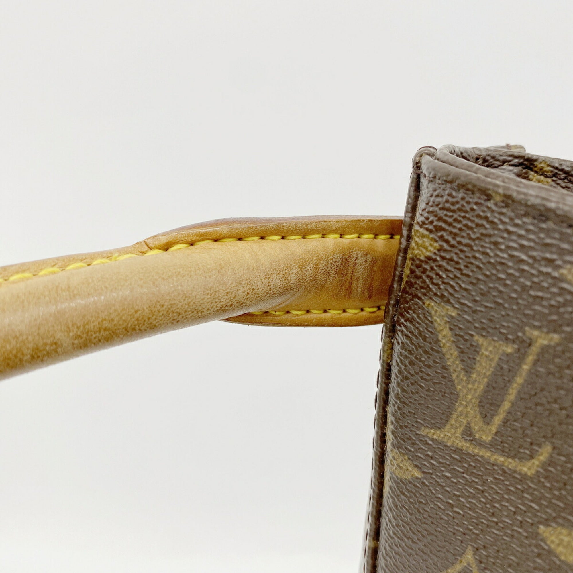 Louis Vuitton Brown Shoulder Bag (Pre-Owned)