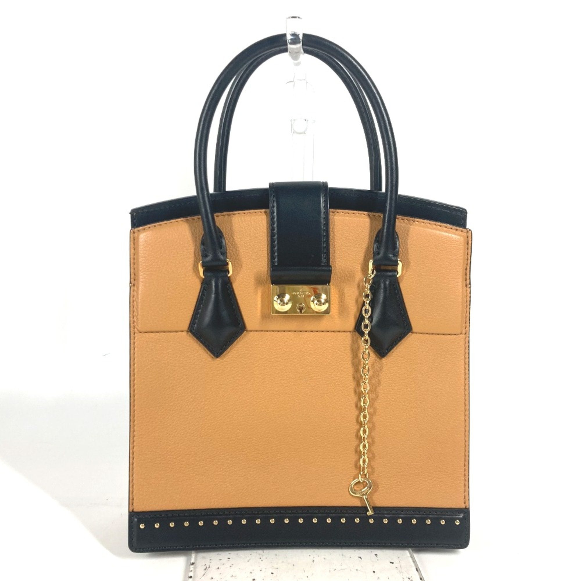 Louis Vuitton Beige Leather Handbag (Pre-Owned)
