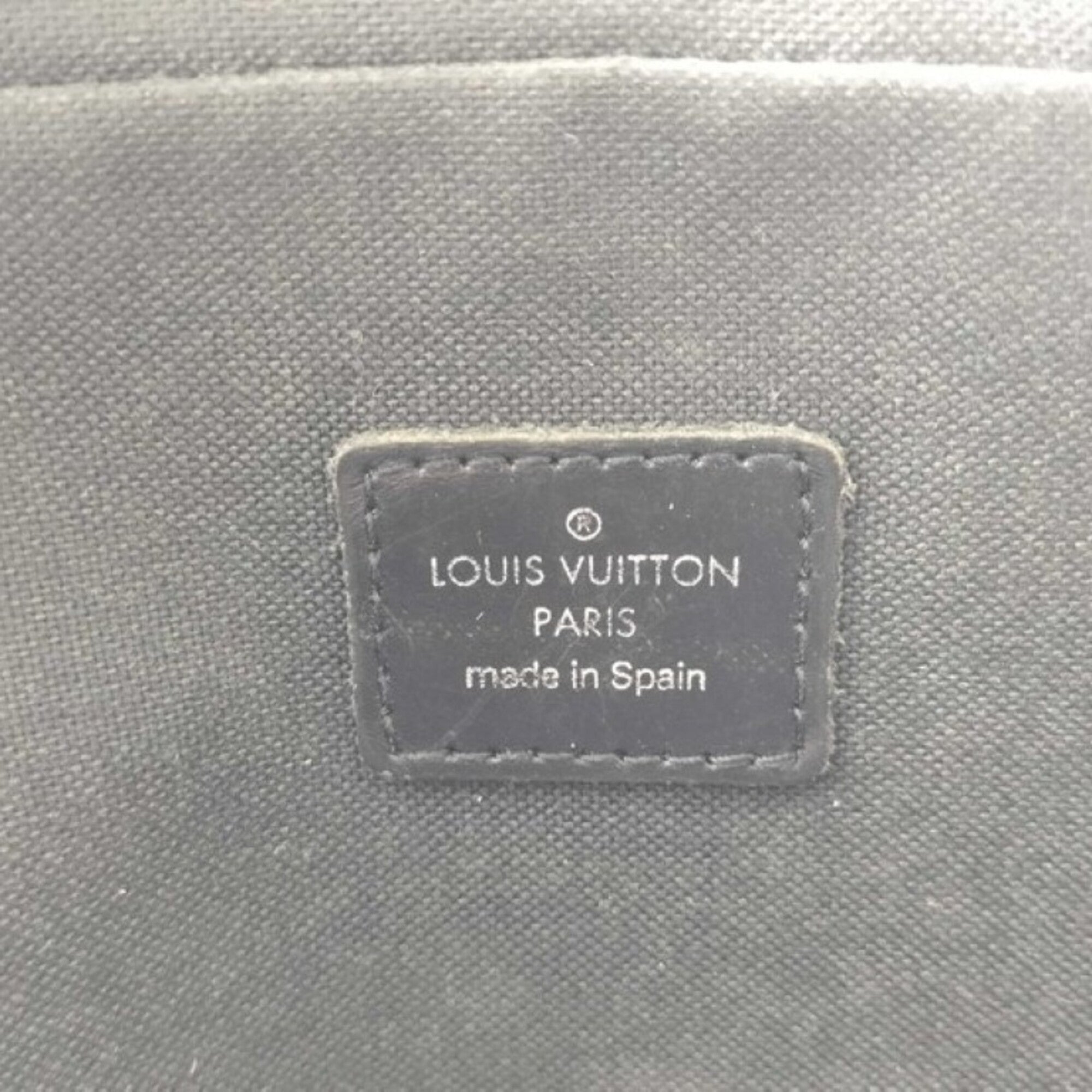 Louis Vuitton Taiga Ardoise Black Taiga Leather Handbag (Pre-Owned)