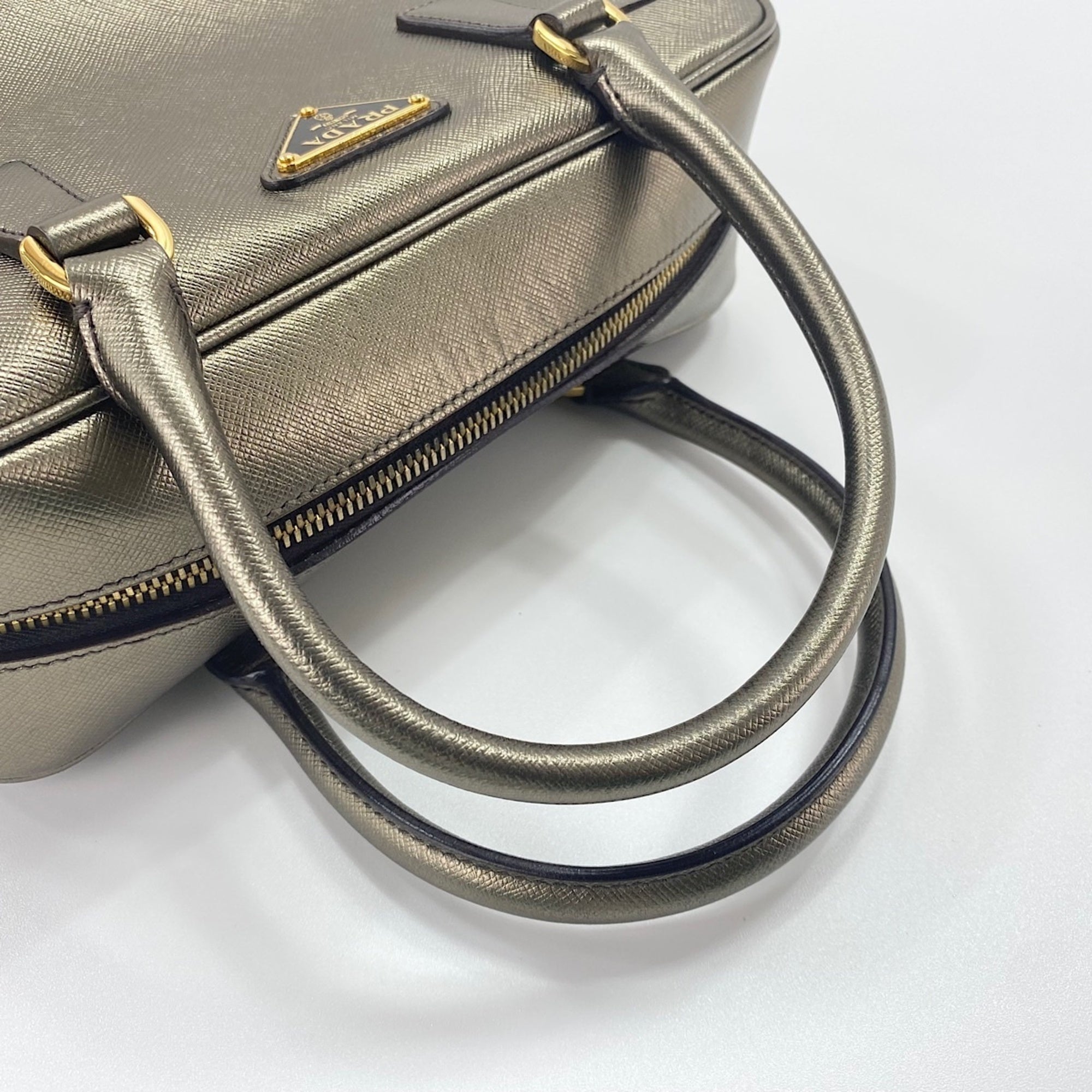 Prada Saffiano Gold Saffiano Handbag (Pre-Owned)