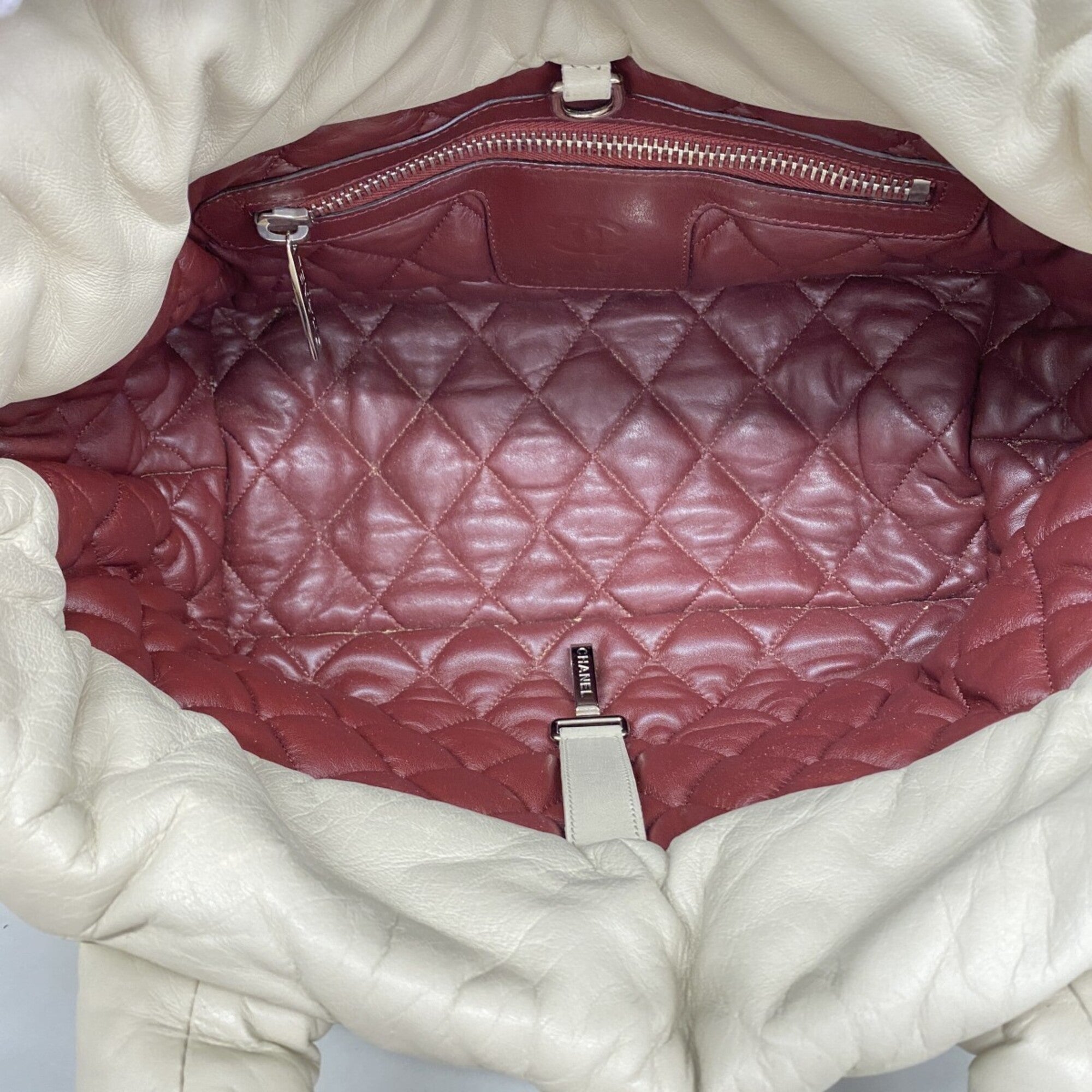 Chanel Ivory Leather Tote Bag (Pre-Owned)